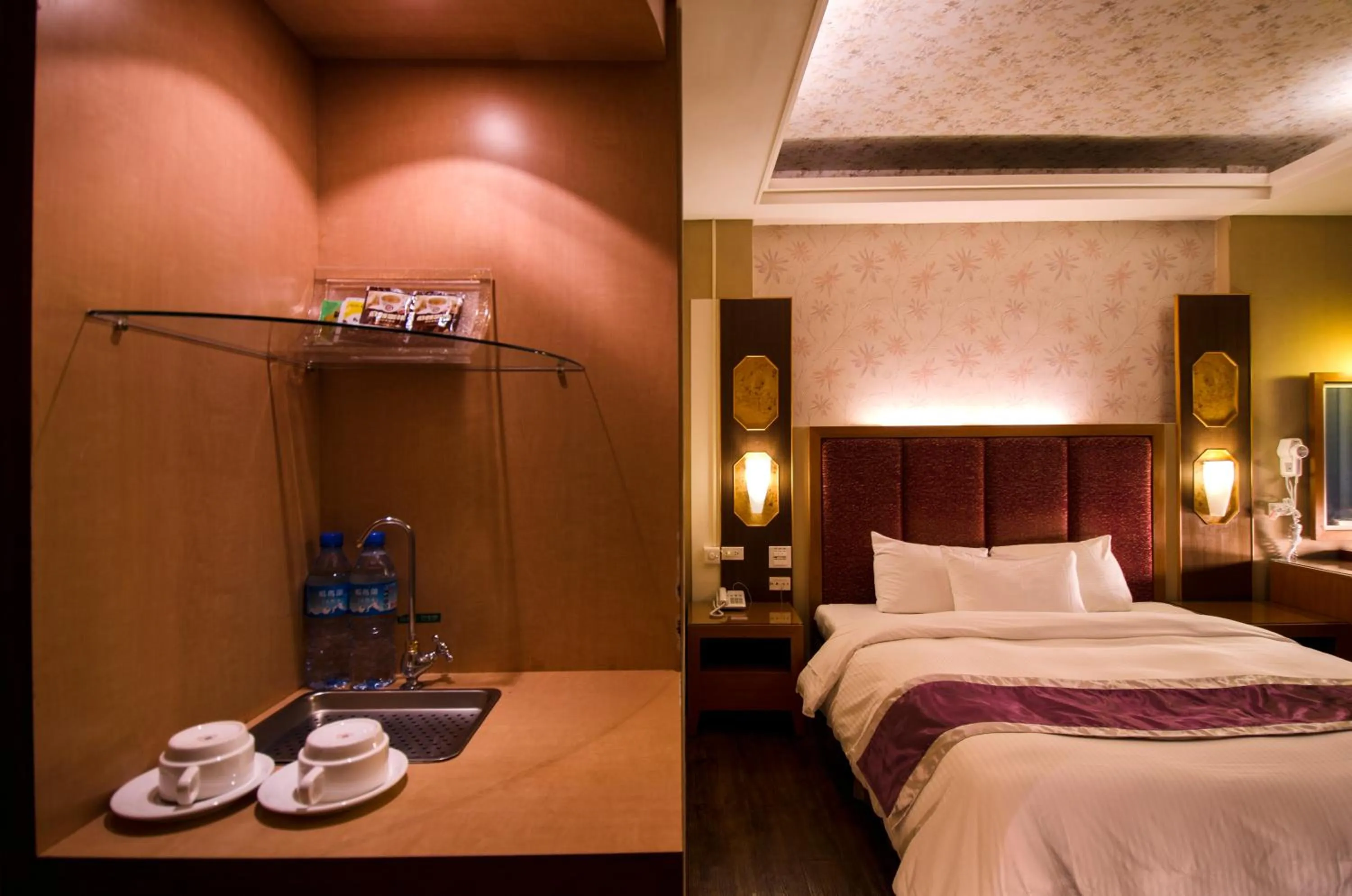 Coffee/tea facilities, Bed in Wogo Hotel