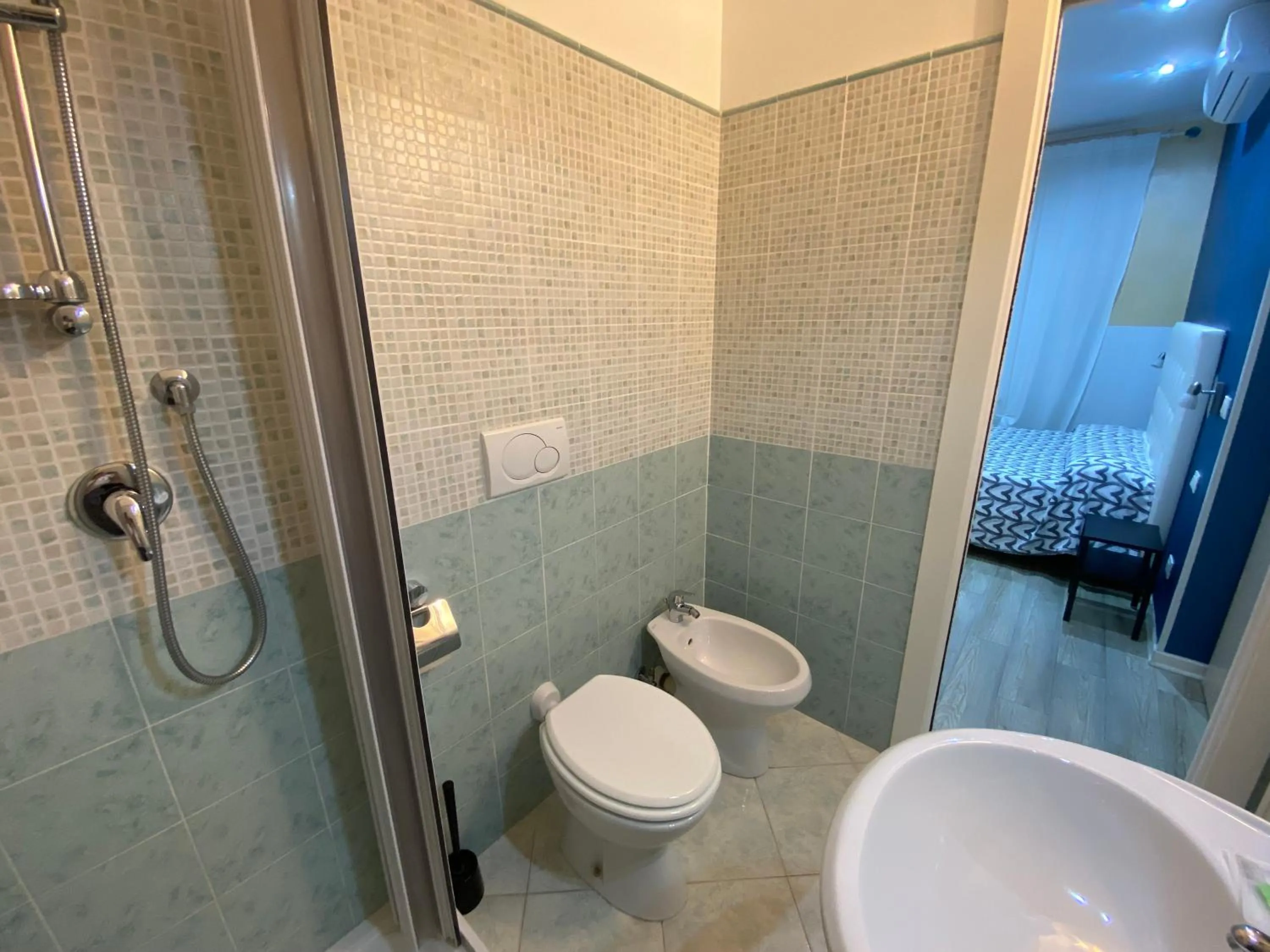 Bathroom in Londrino Sanremo