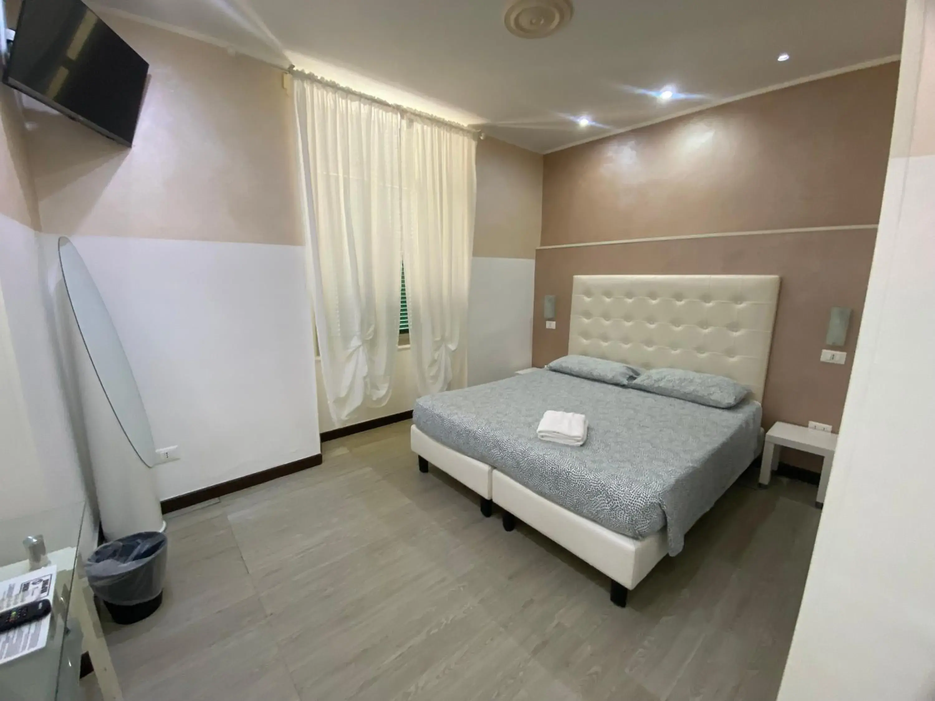 Budget Double or Twin Room - single occupancy in Londrino Sanremo Budget Double or Twin Room - single occupancy in Londrino Sanremo