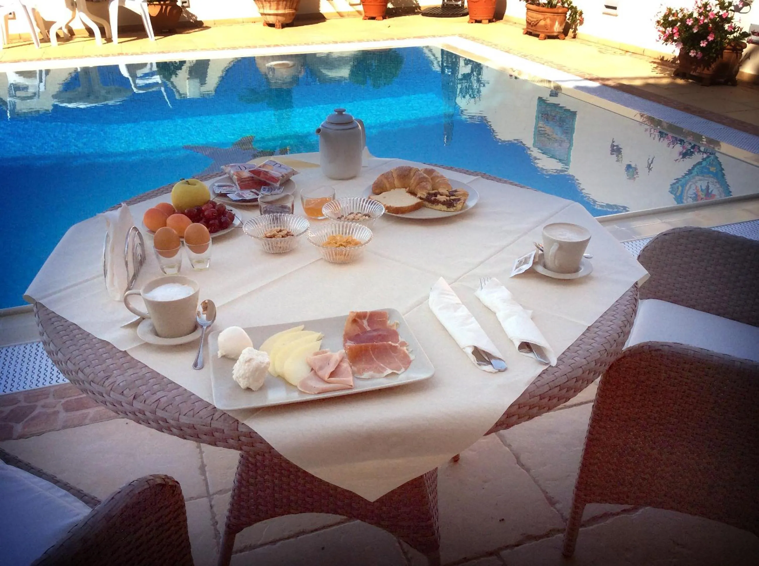Continental breakfast in La Suite del Faro
