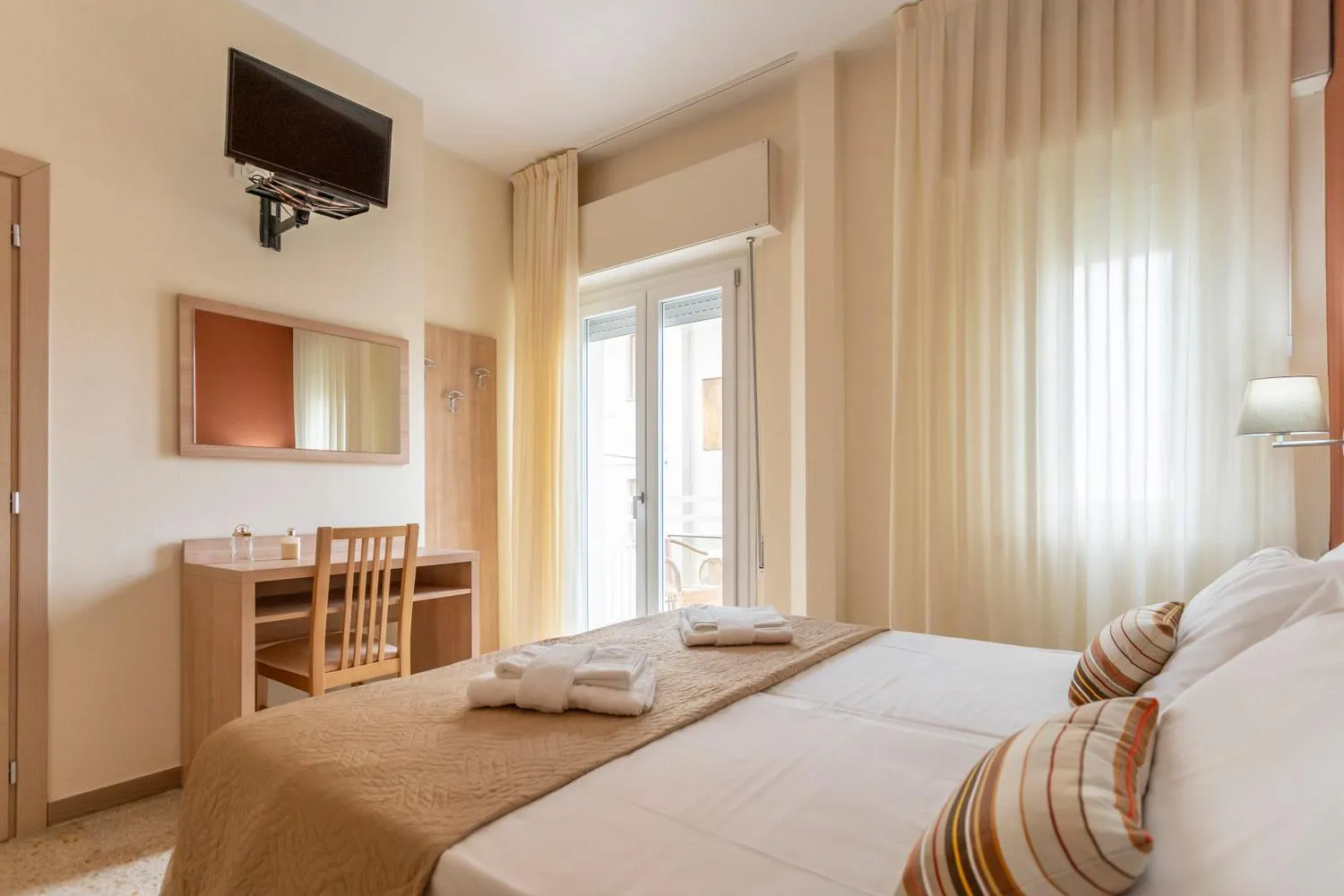 Bedroom, Bed in Hotel Cormoran Riccione