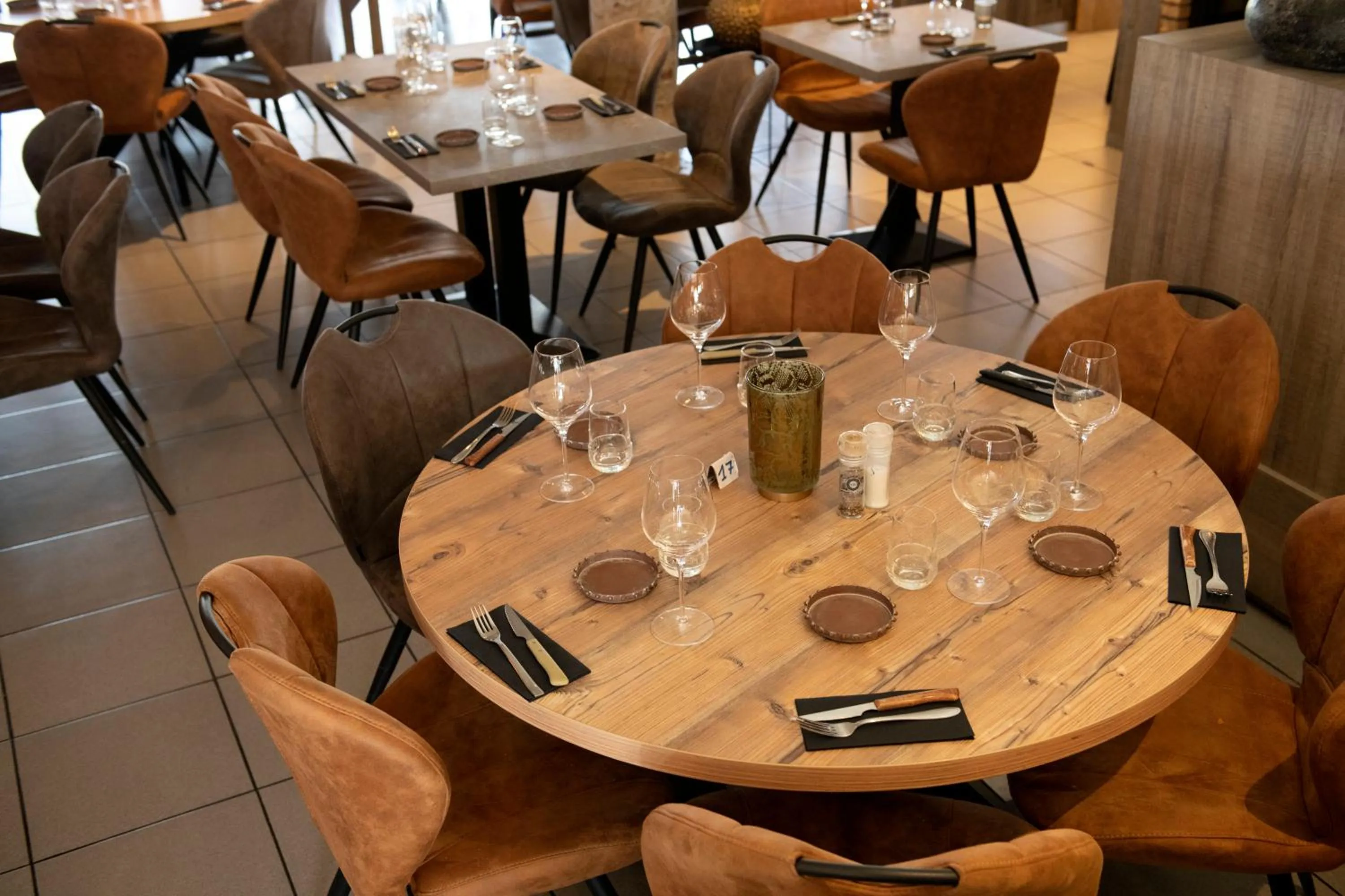 Restaurant/places to eat in Hôtel de la Tour