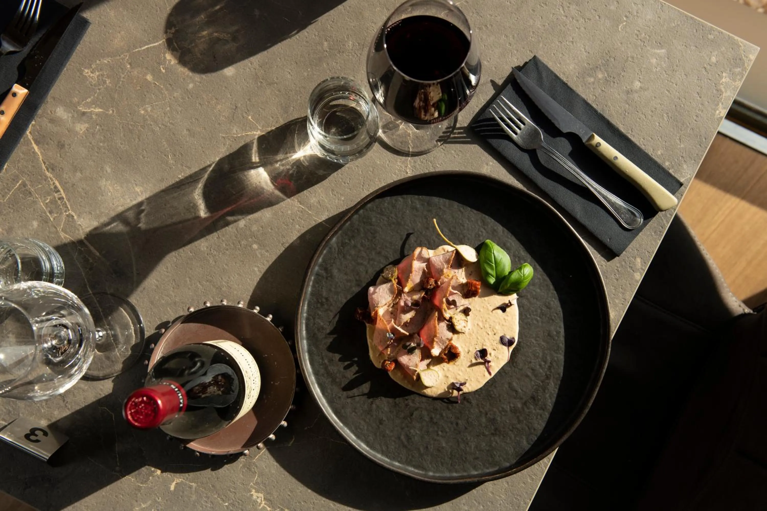 Restaurant/places to eat in Hôtel de la Tour