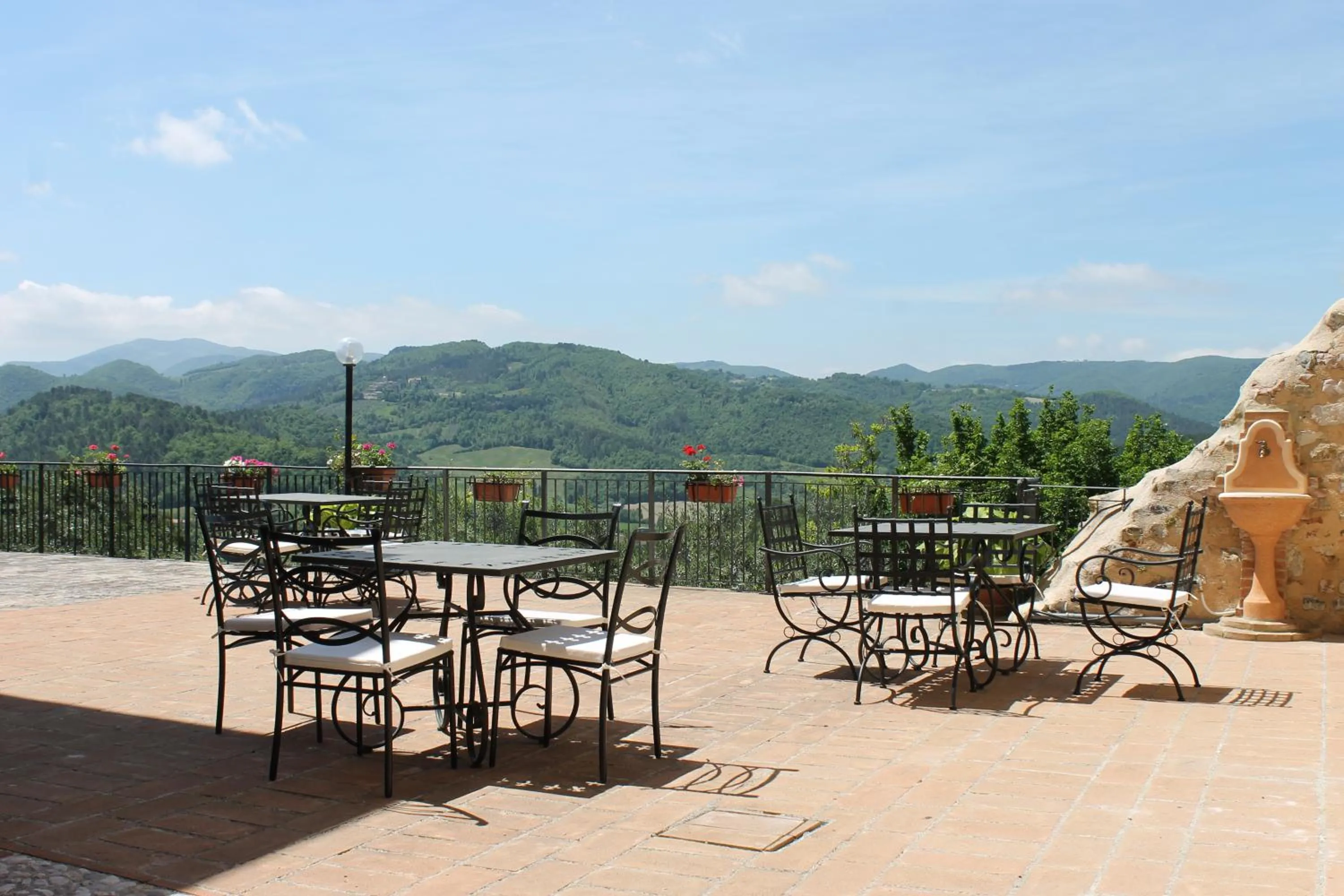 Facade/entrance in Il Castello Di Perchia