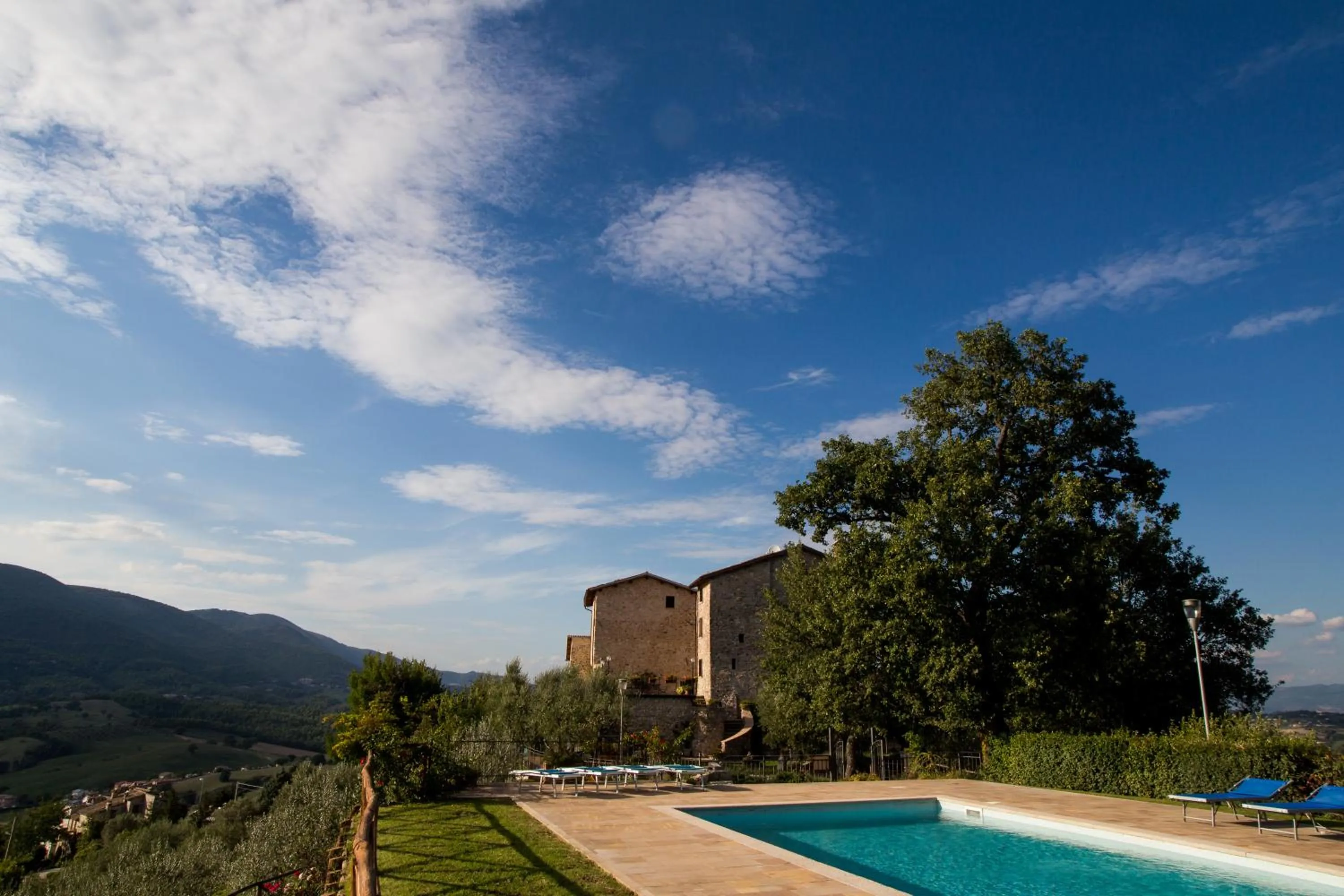 Property building in Il Castello Di Perchia