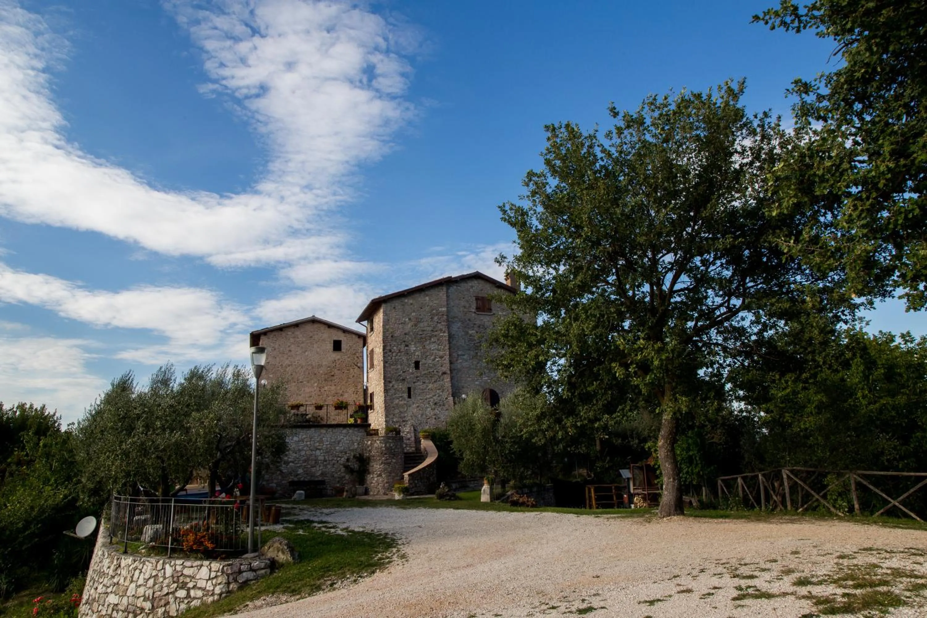 Property building in Il Castello Di Perchia