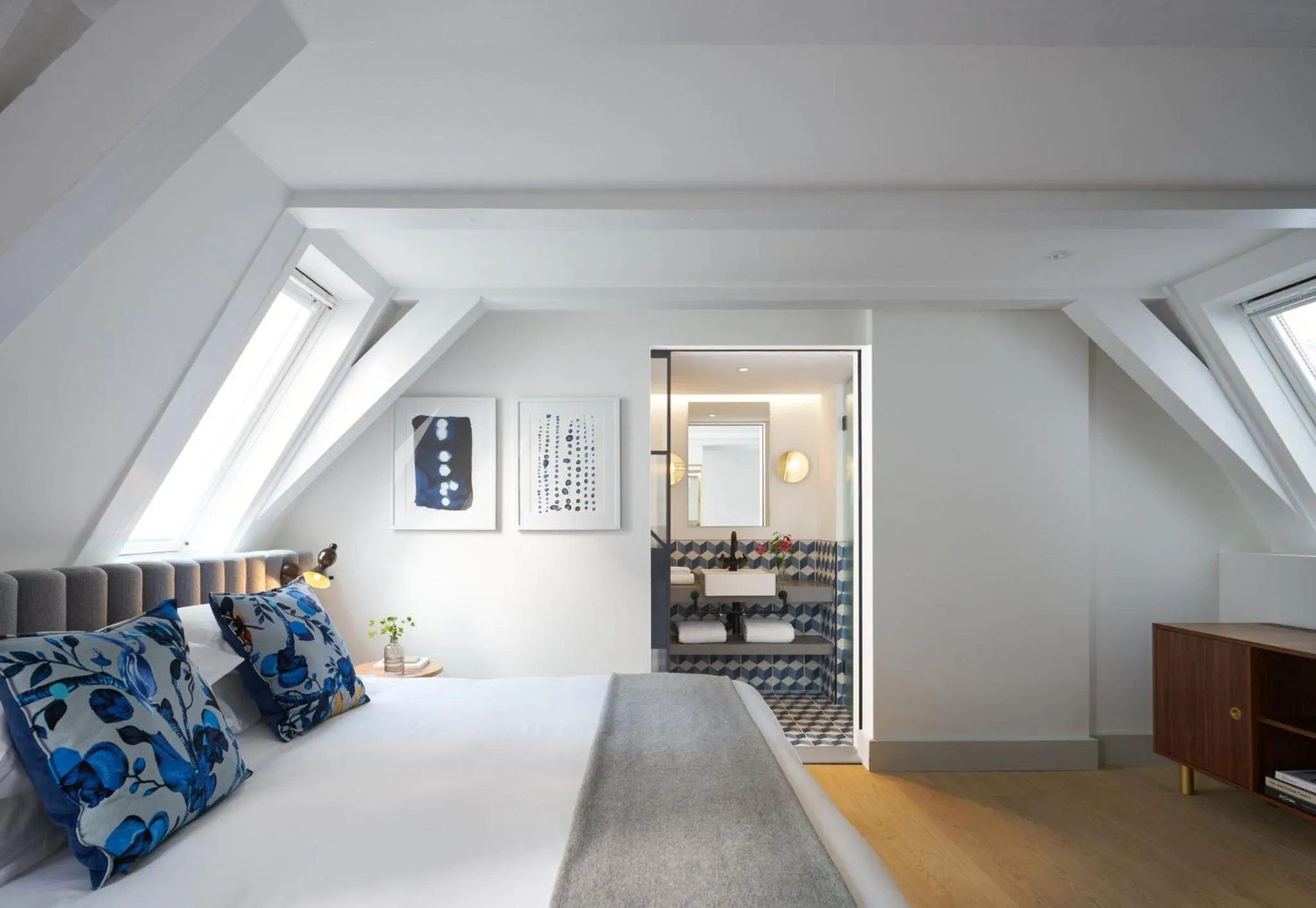 Photo of the whole room, Bed in Kimpton De Witt Amsterdam by IHG