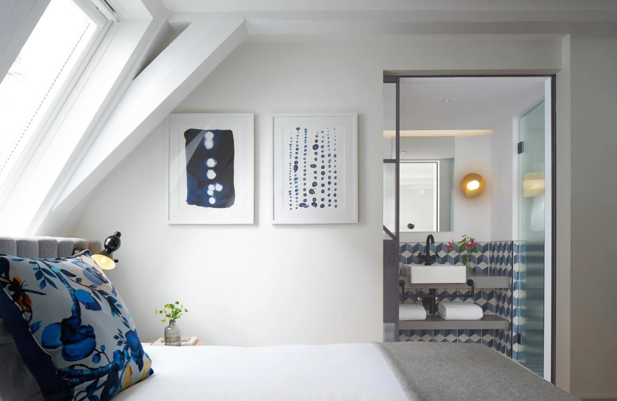 Photo of the whole room, Bed in Kimpton De Witt Amsterdam by IHG