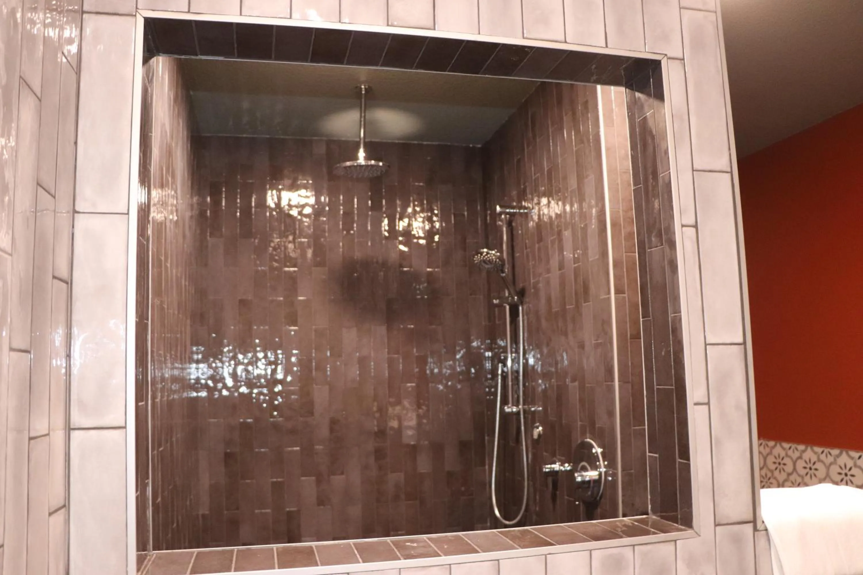 Shower in Historic Cow Palace Inn