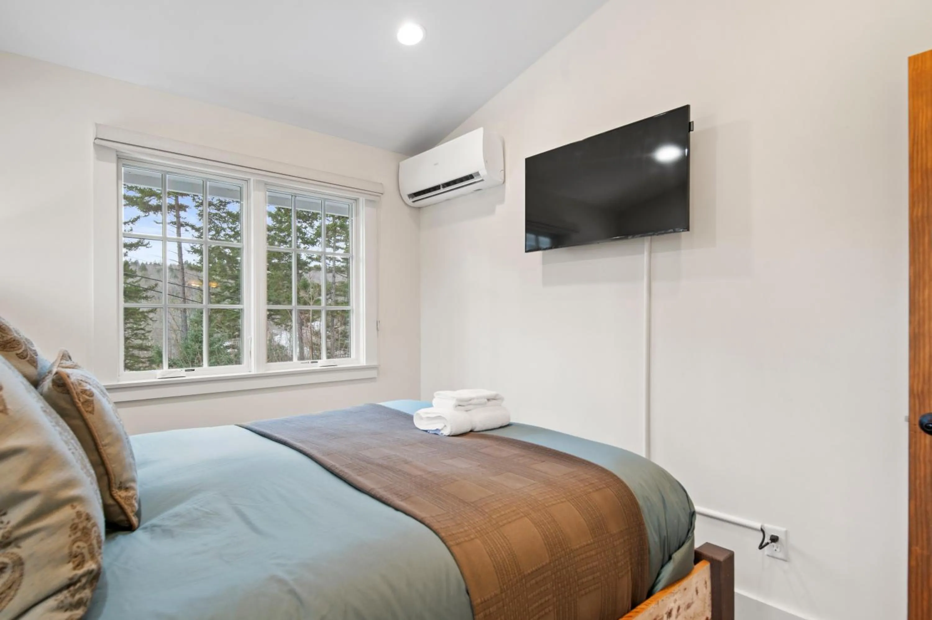 Bed in Brook Bound Inn