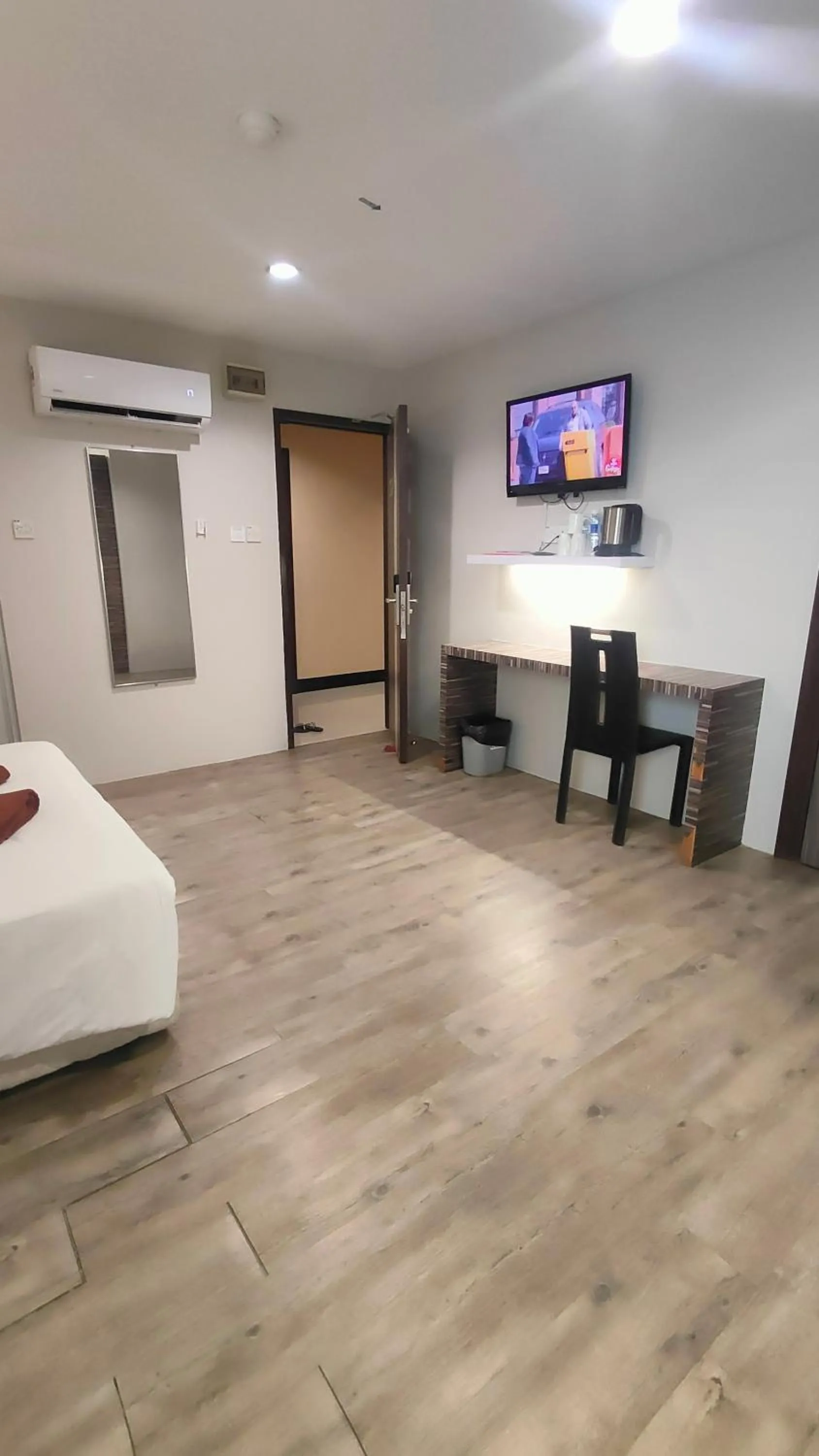 Seating area, Bed in Walk Inn