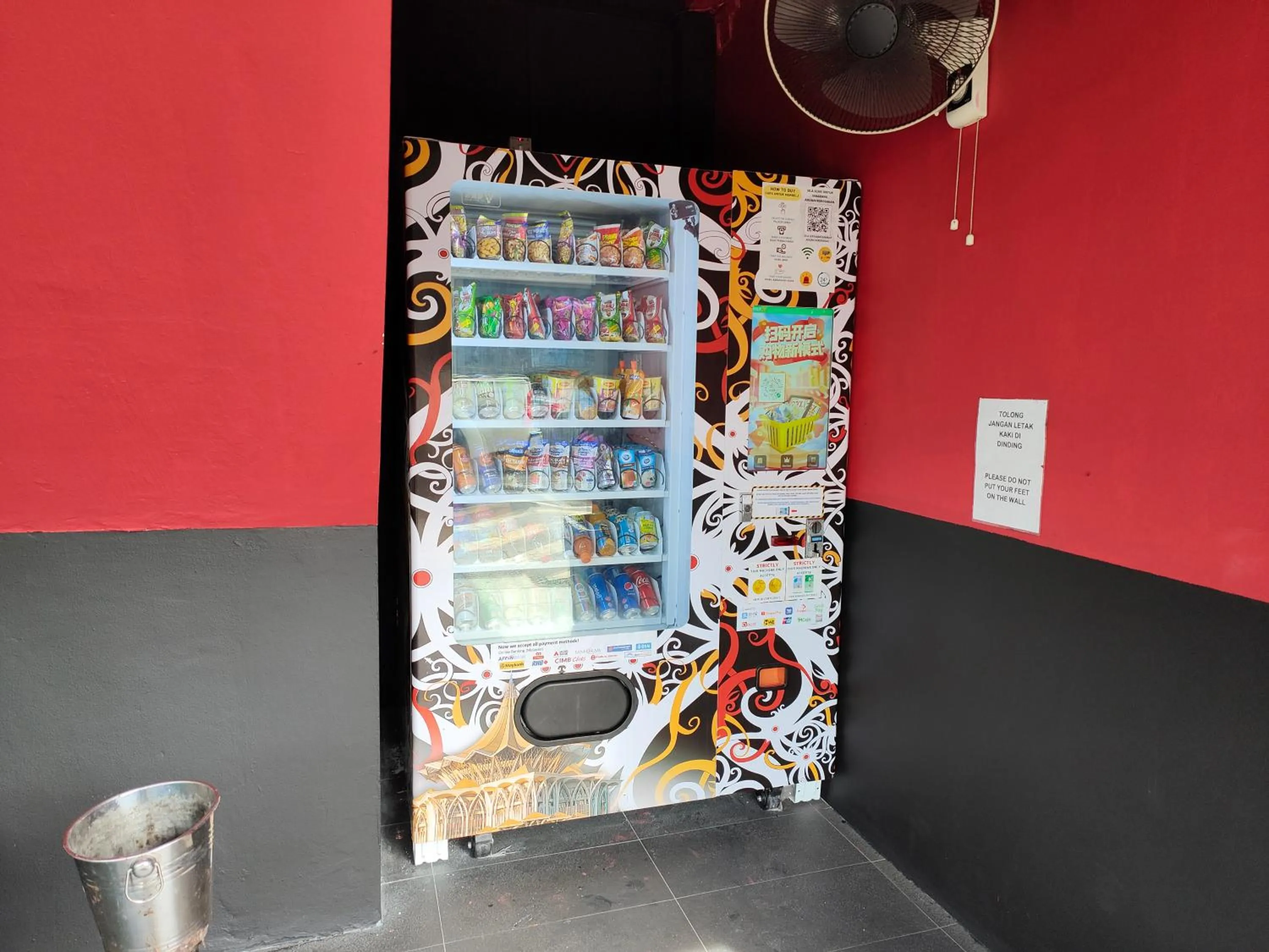 vending machine in Walk Inn