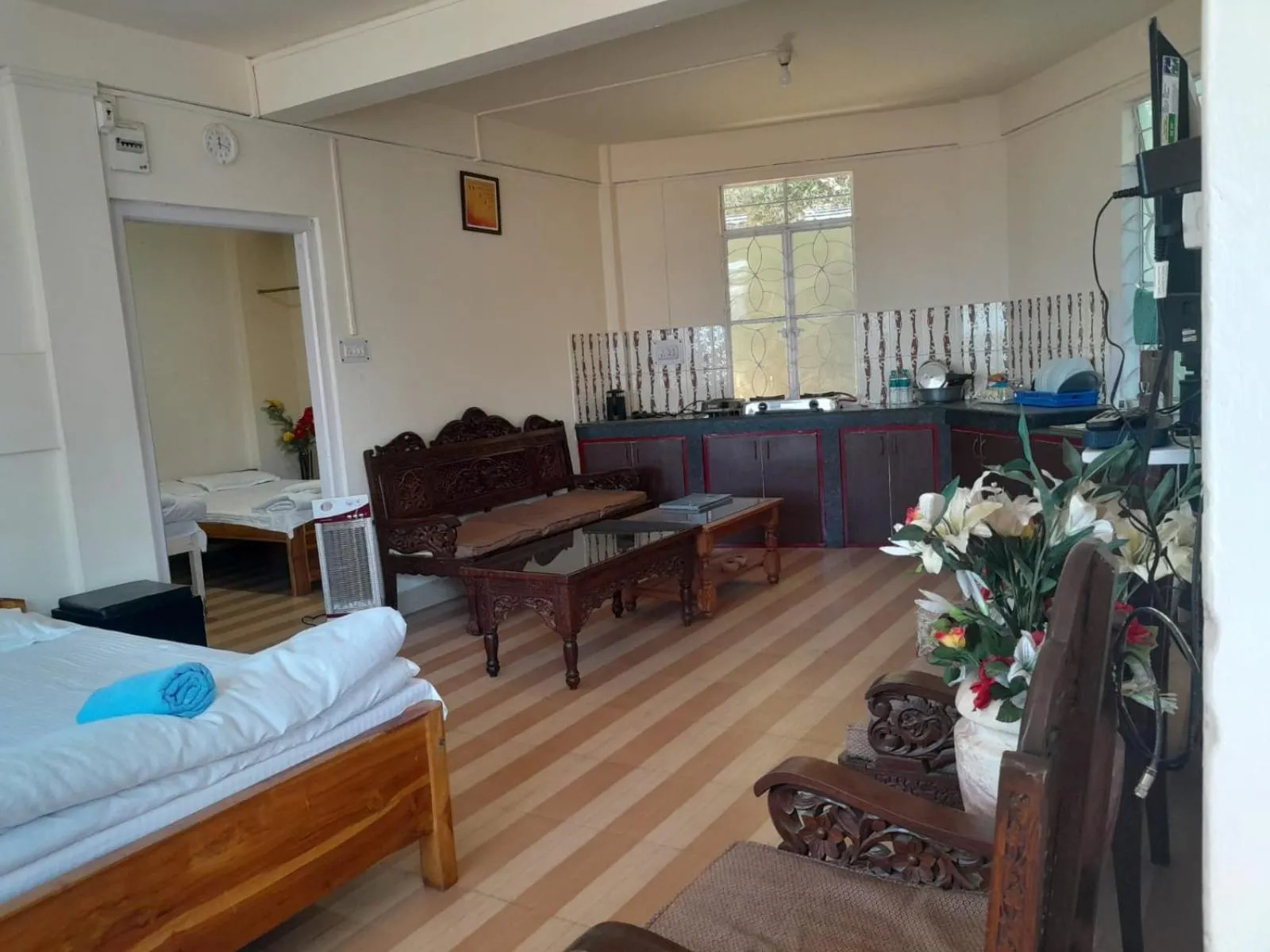 Seating area, Bed in Shanti Sojourn