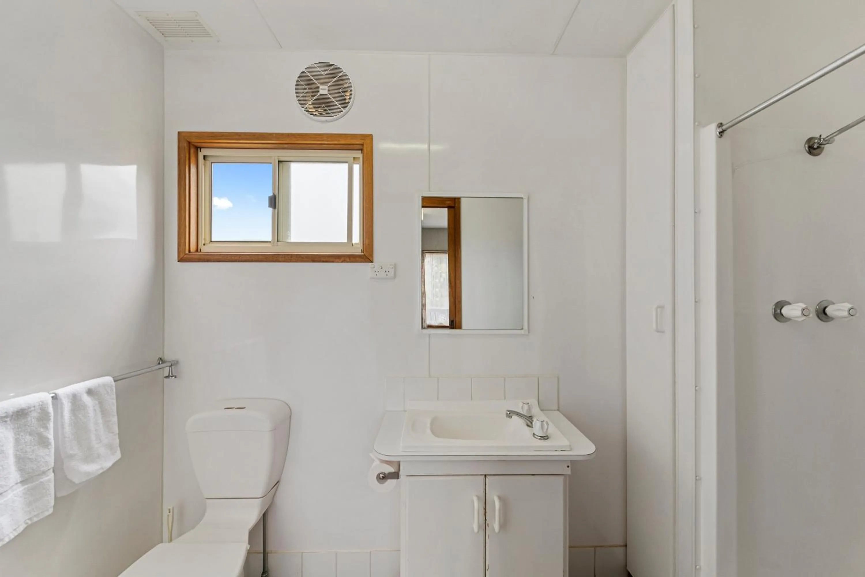 Bathroom in Benalla Tourist Park