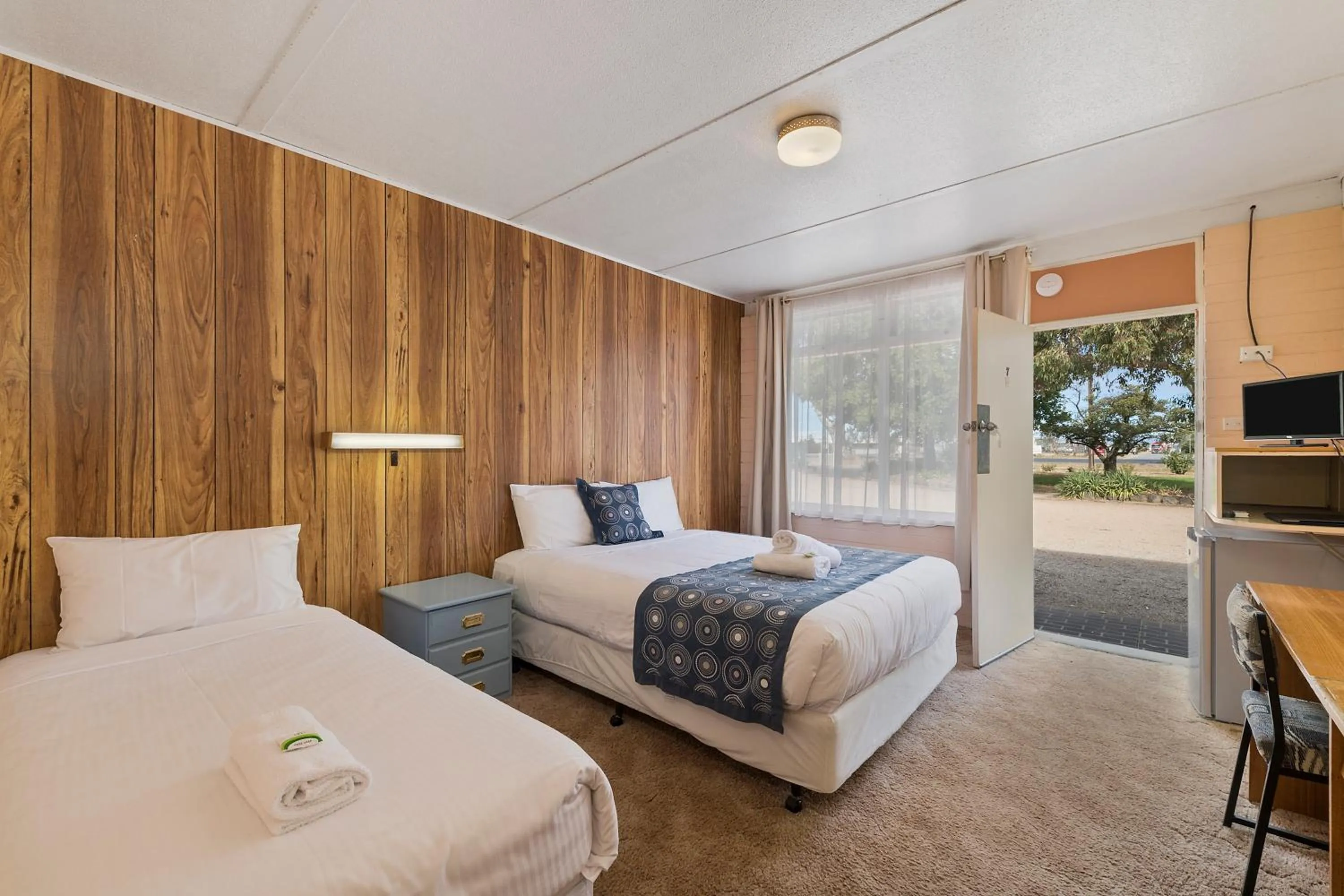 Photo of the whole room, Bed in Benalla Tourist Park