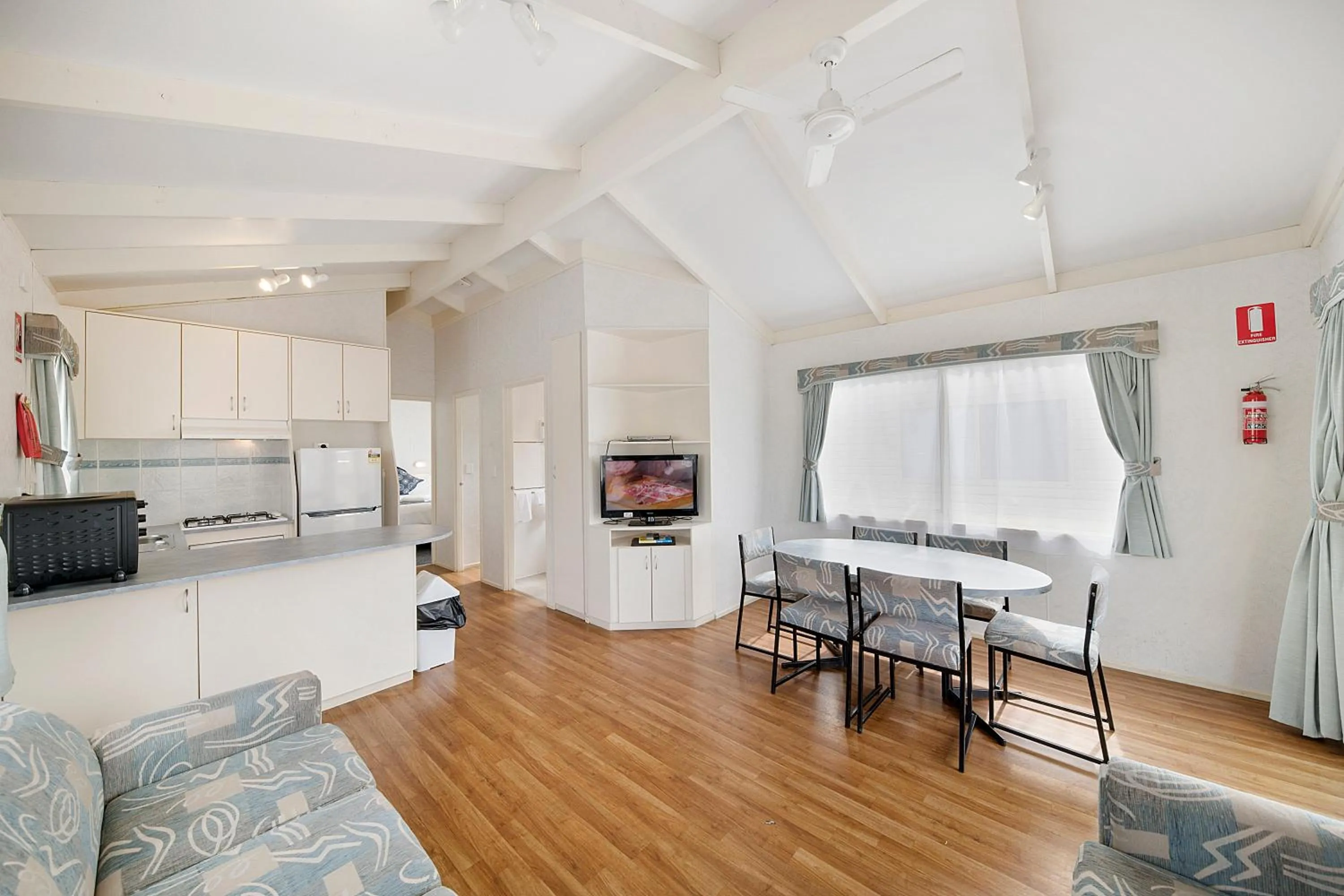 Kitchen or kitchenette in Benalla Tourist Park