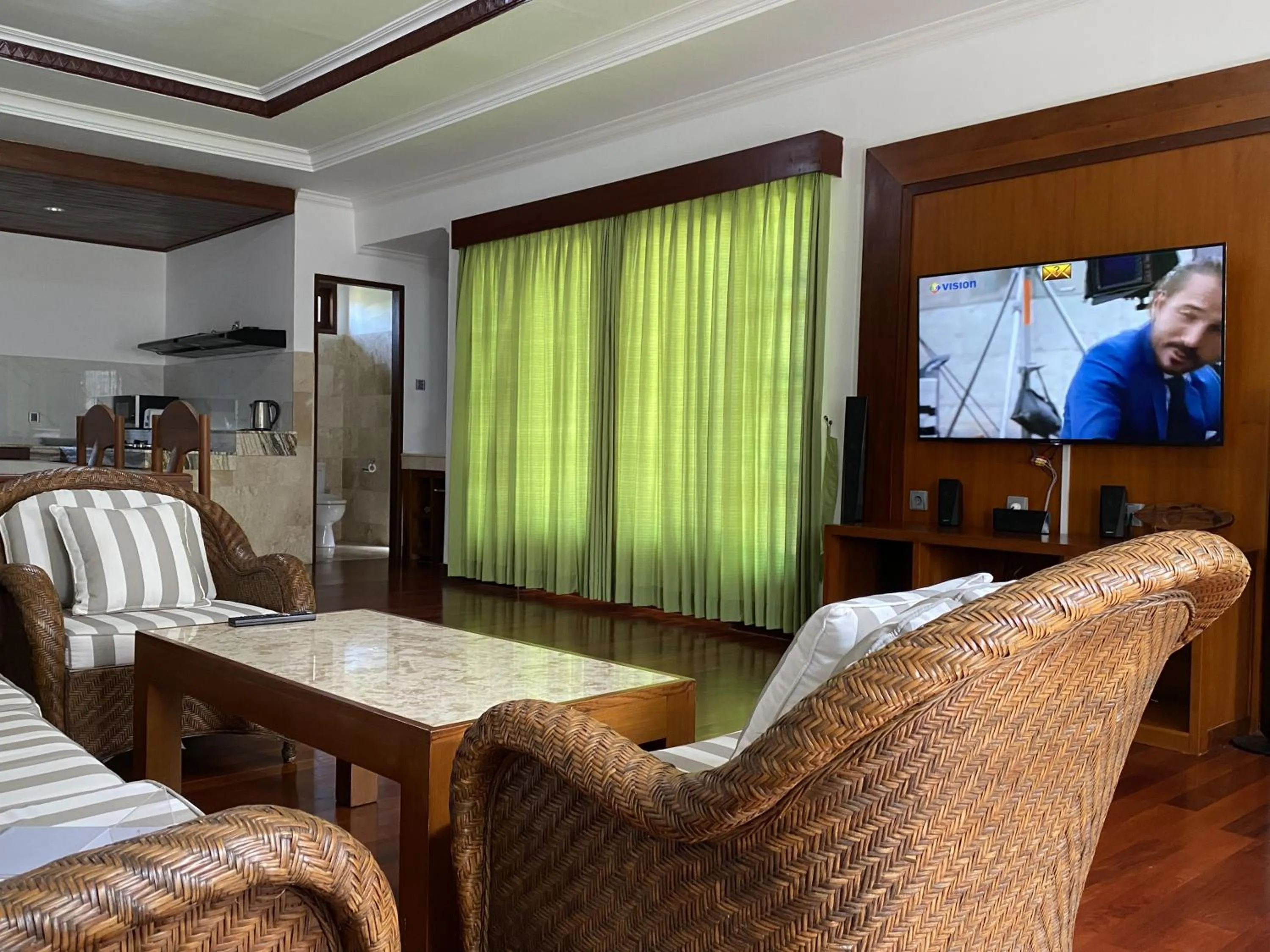 Communal lounge/ TV room in Medewi Surf Villa Luxury