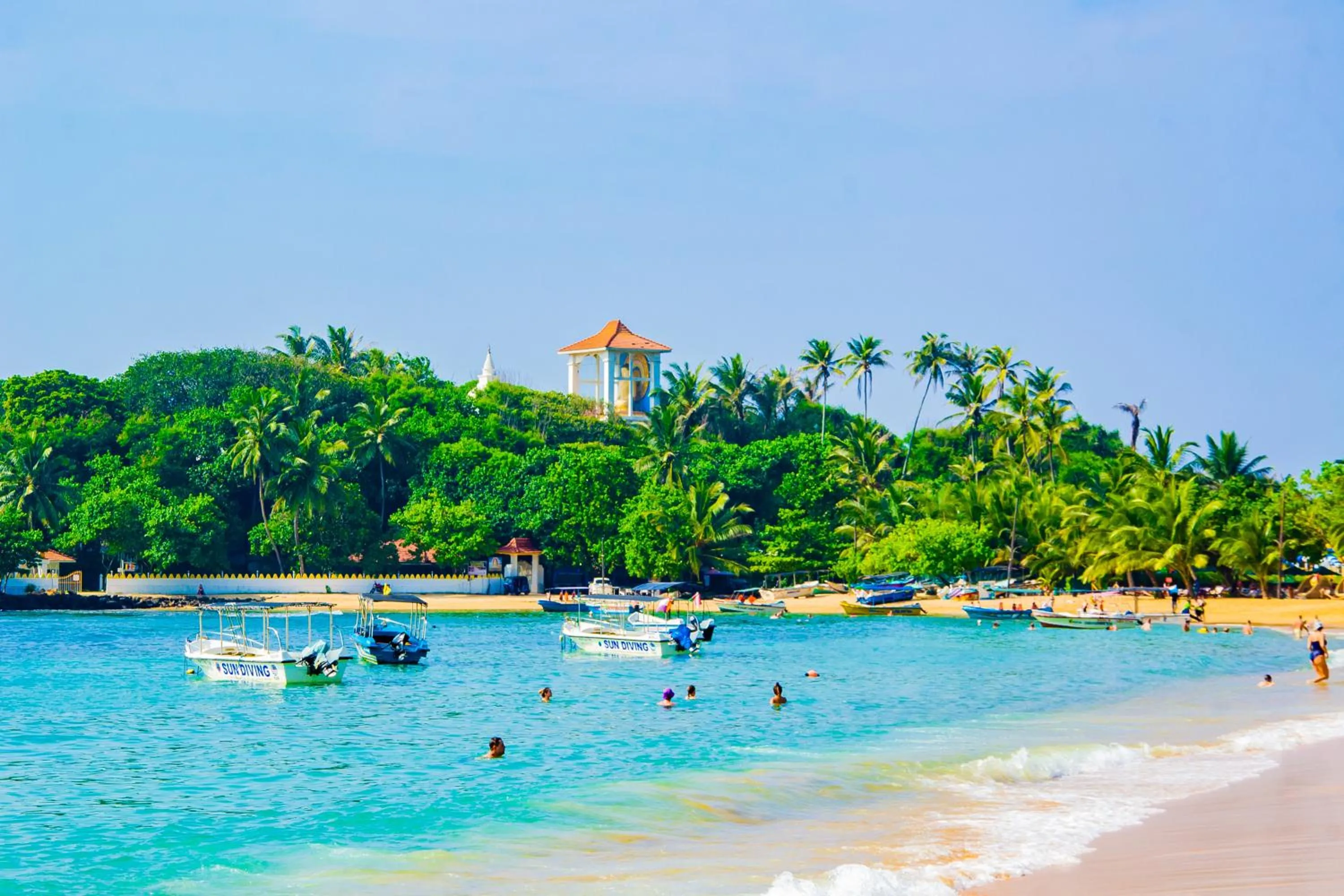 Beach in Blowhole Unawatuna