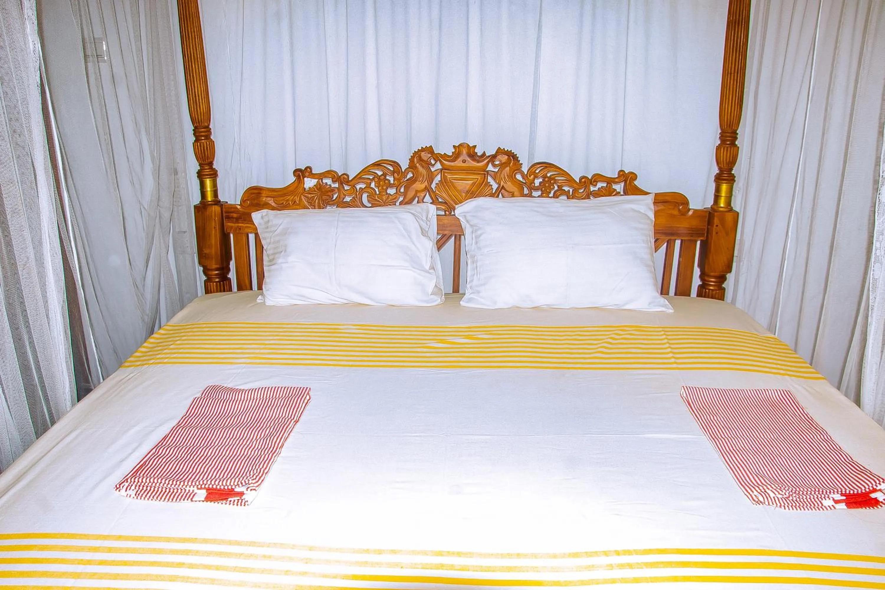 Bed in Blowhole Unawatuna