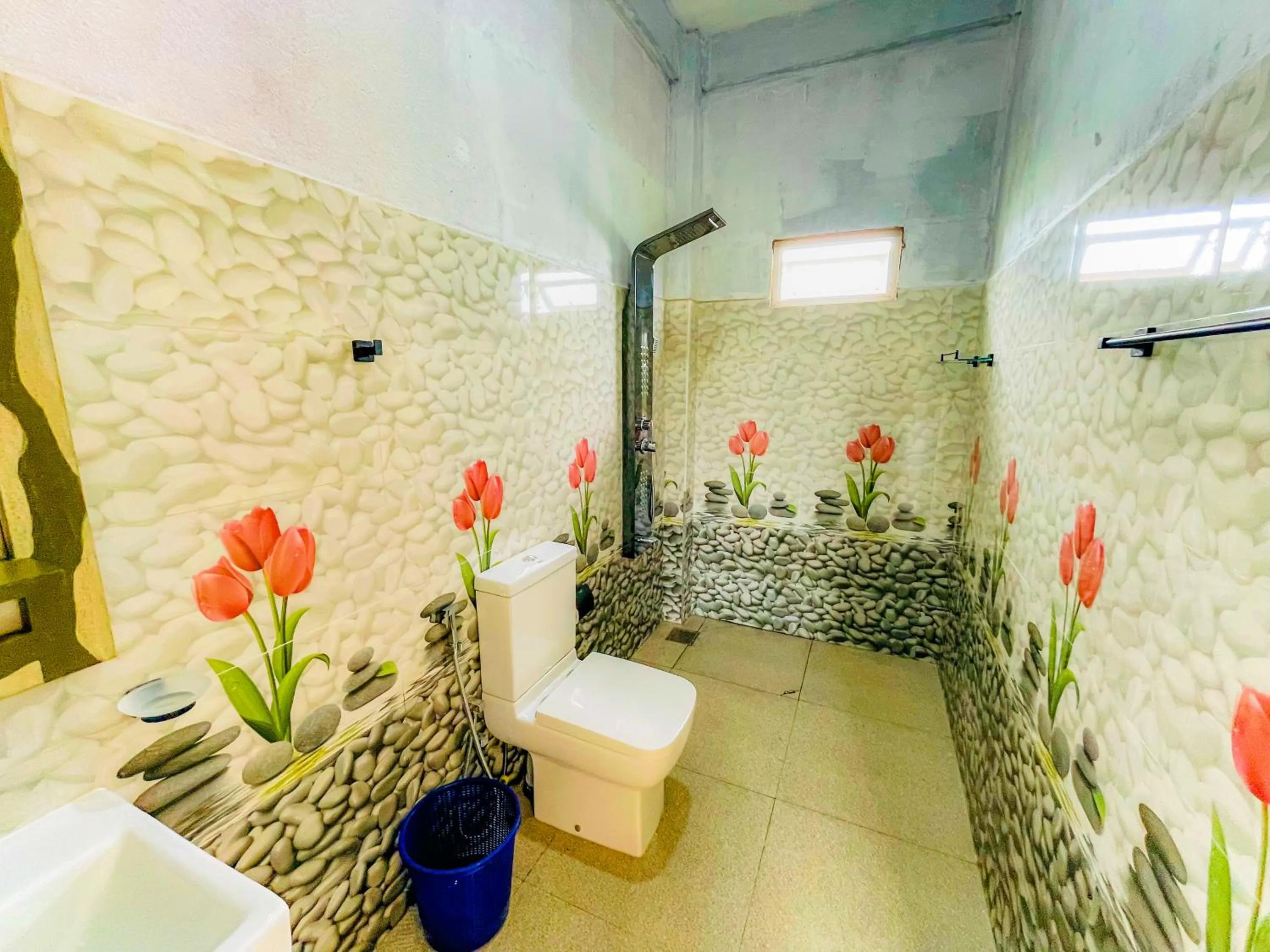 Shower in Blowhole Unawatuna