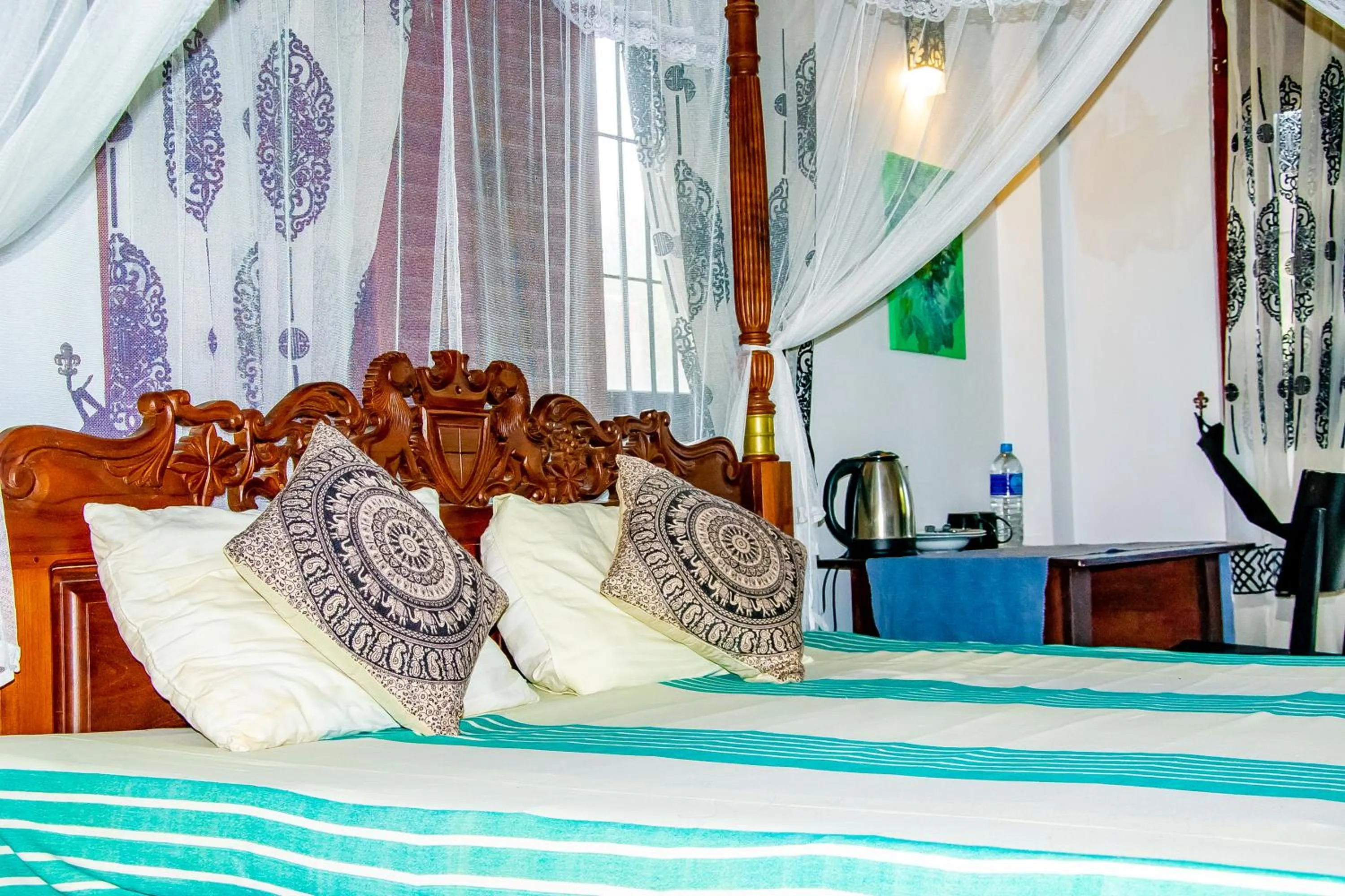 Bed in Blowhole Unawatuna