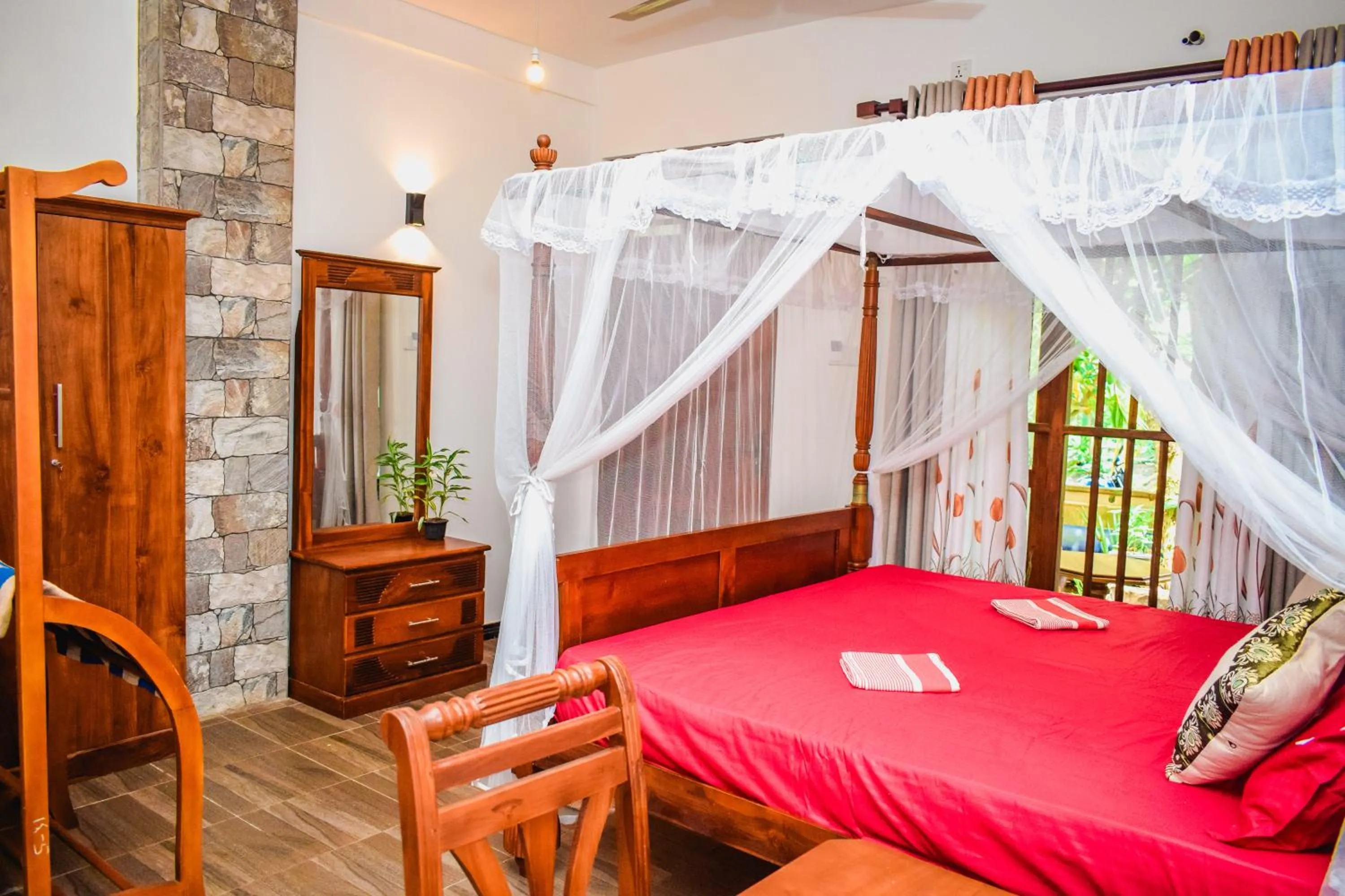 Photo of the whole room, Bed in Blowhole Unawatuna