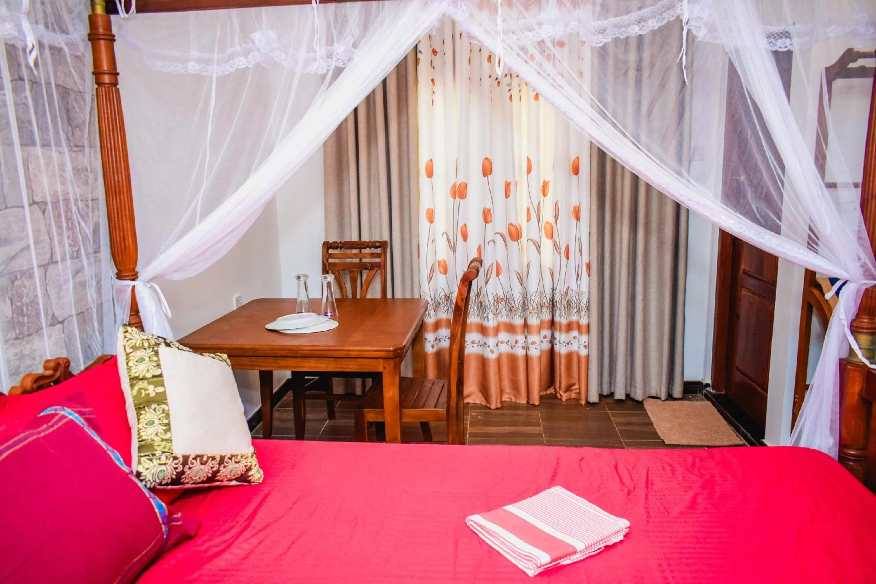 Photo of the whole room, Bed in Blowhole Unawatuna