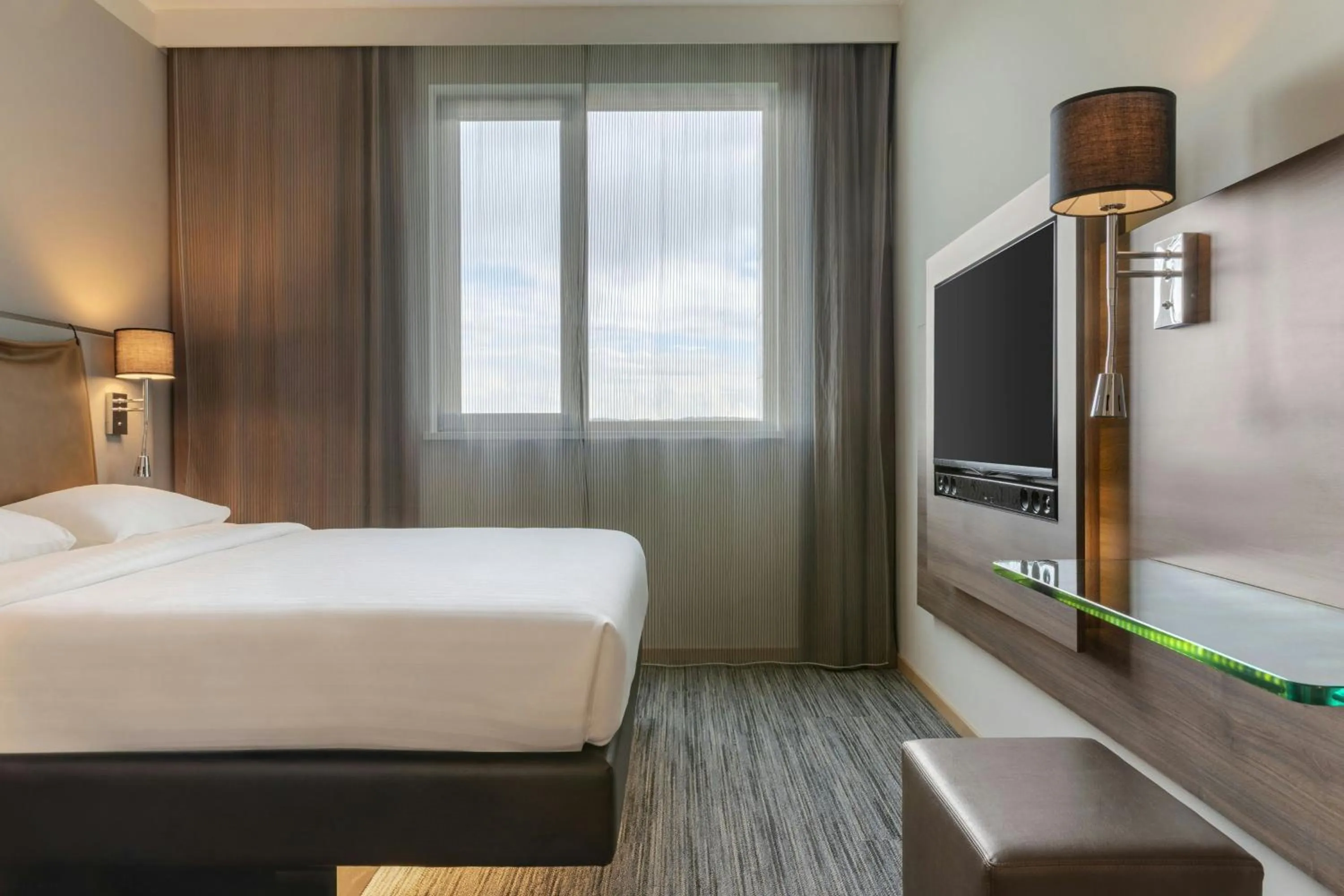 Bedroom, Bed in Moxy Milan Malpensa Airport