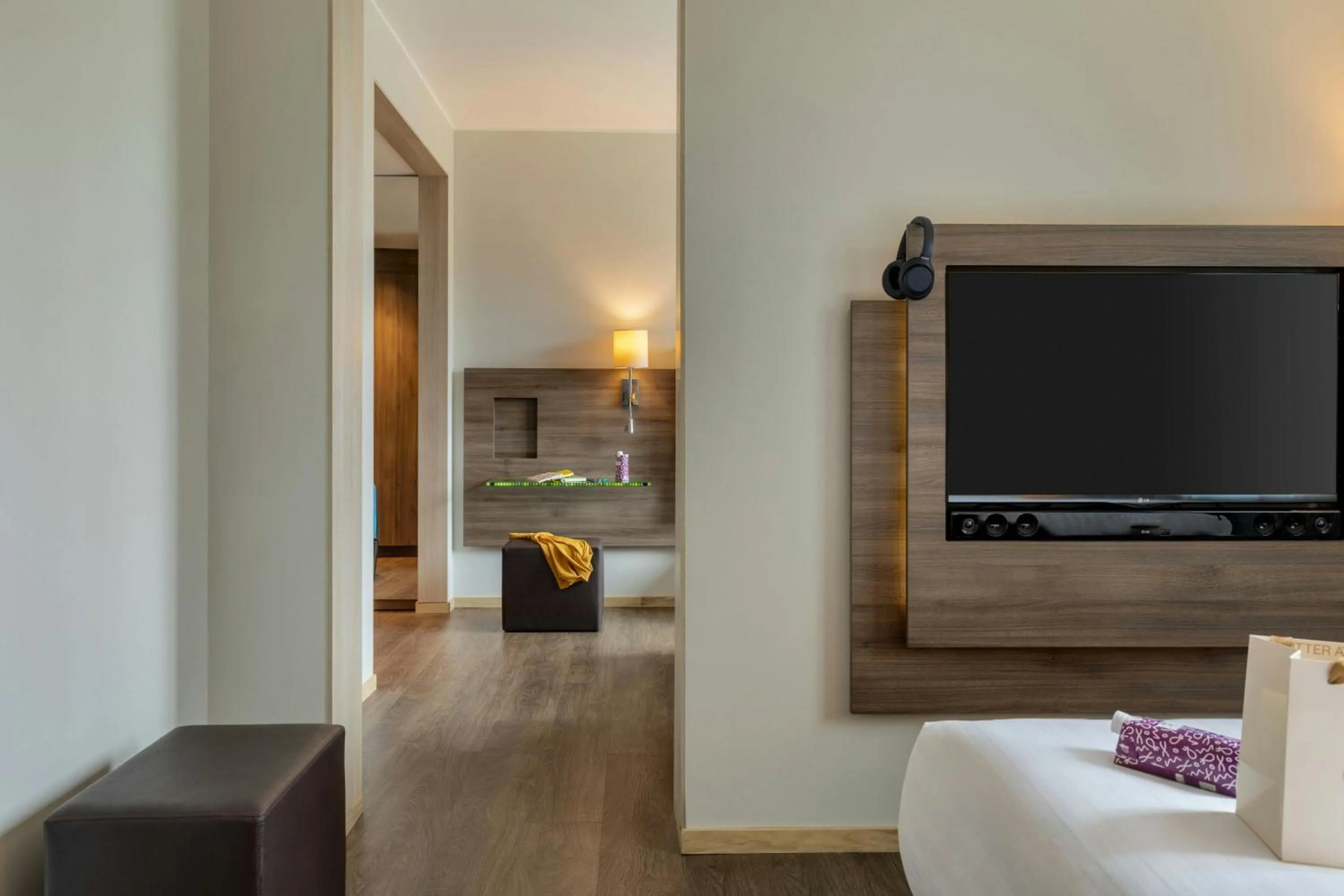 Bedroom, Bed in Moxy Milan Malpensa Airport
