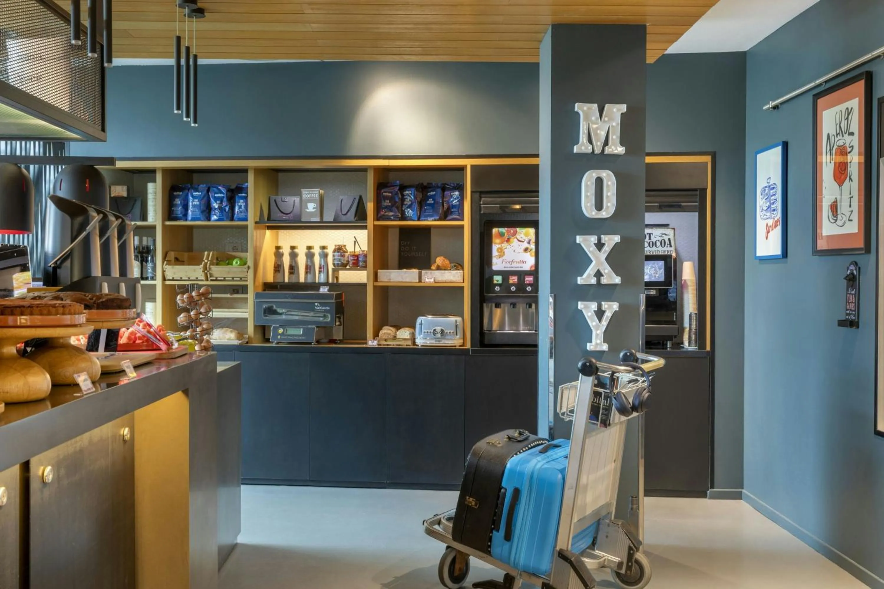 Lobby or reception in Moxy Milan Malpensa Airport