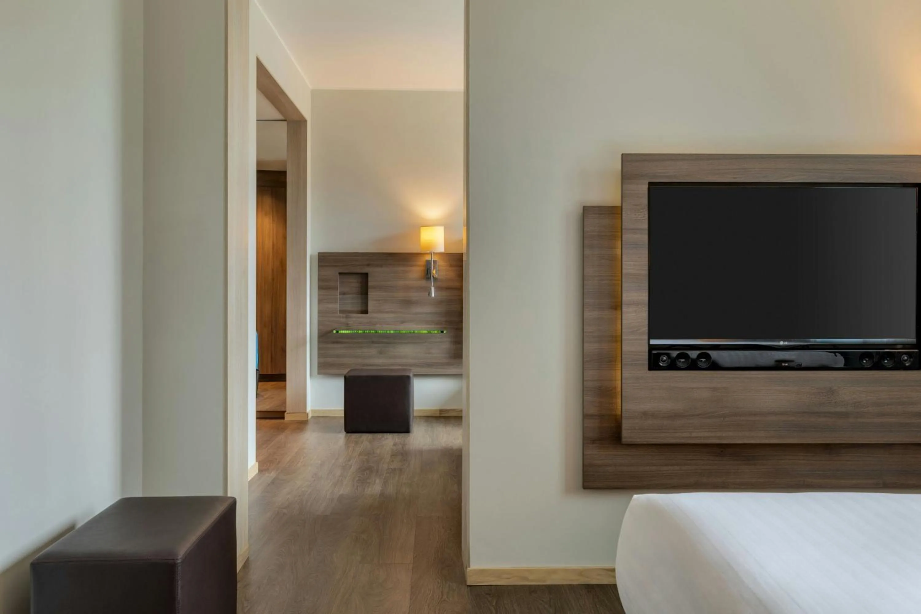 Bedroom, Bed in Moxy Milan Malpensa Airport