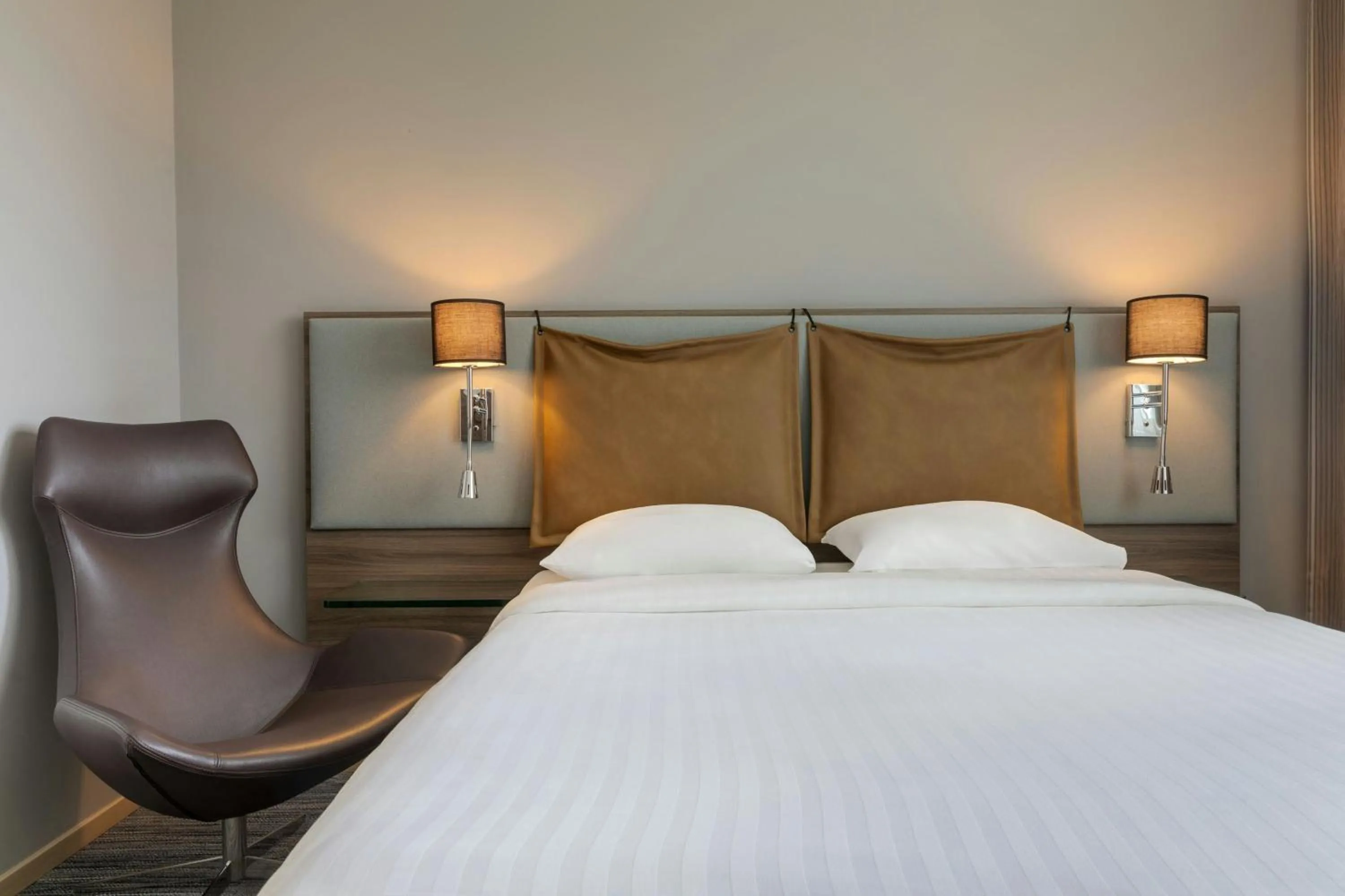 Bedroom, Bed in Moxy Milan Malpensa Airport