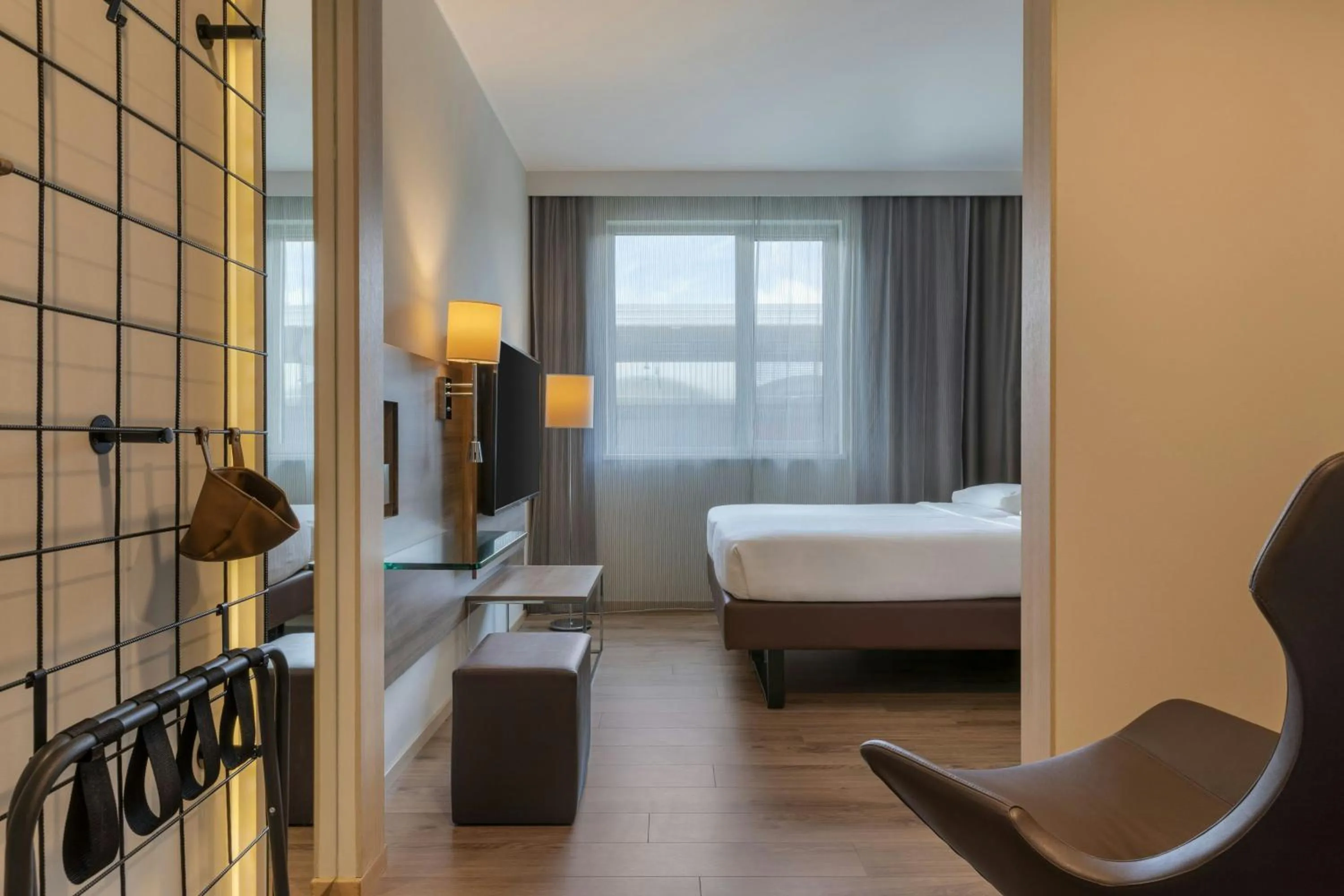 Bedroom, Bed in Moxy Milan Malpensa Airport