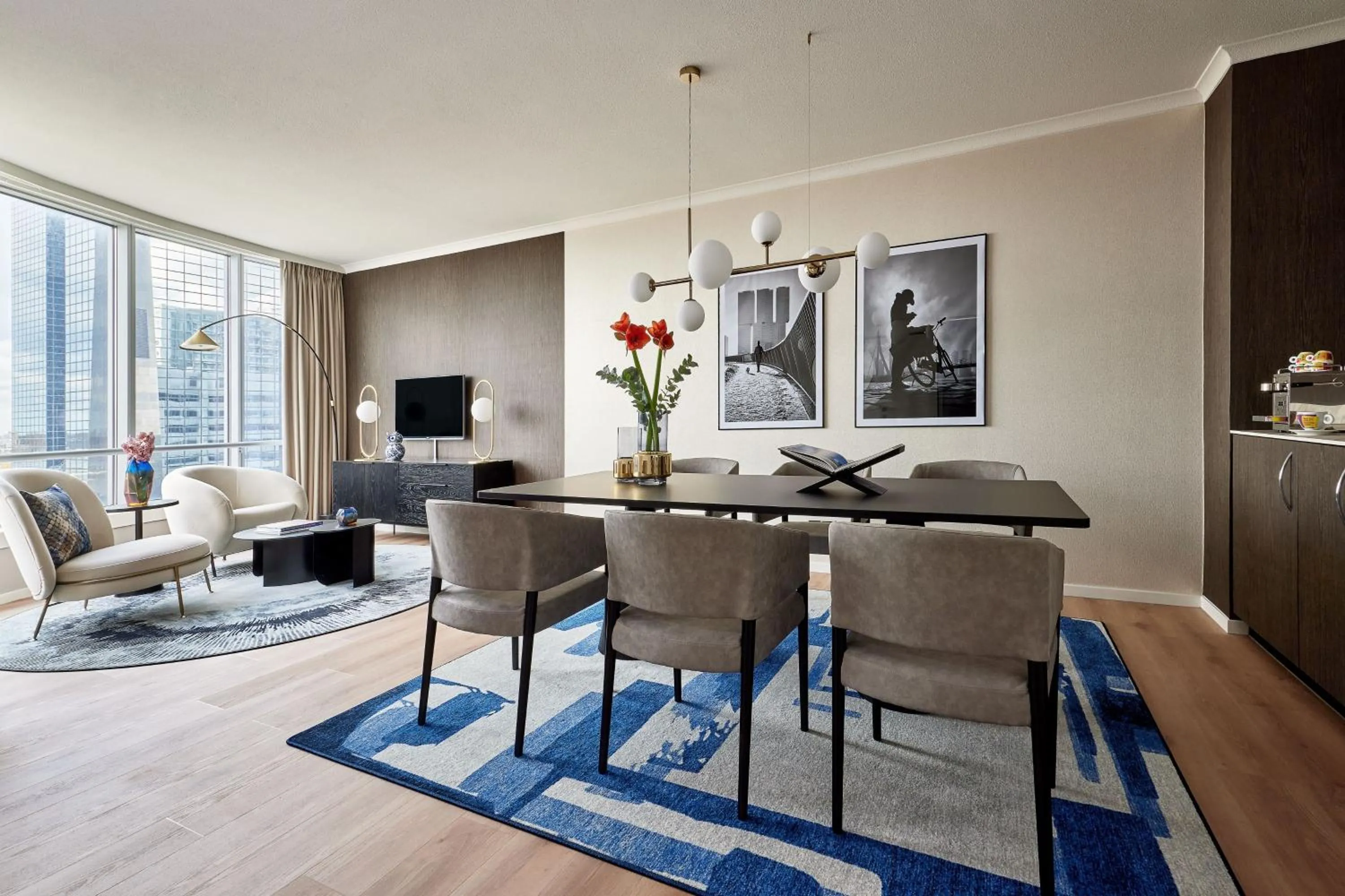 Living room in Rotterdam Marriott Hotel