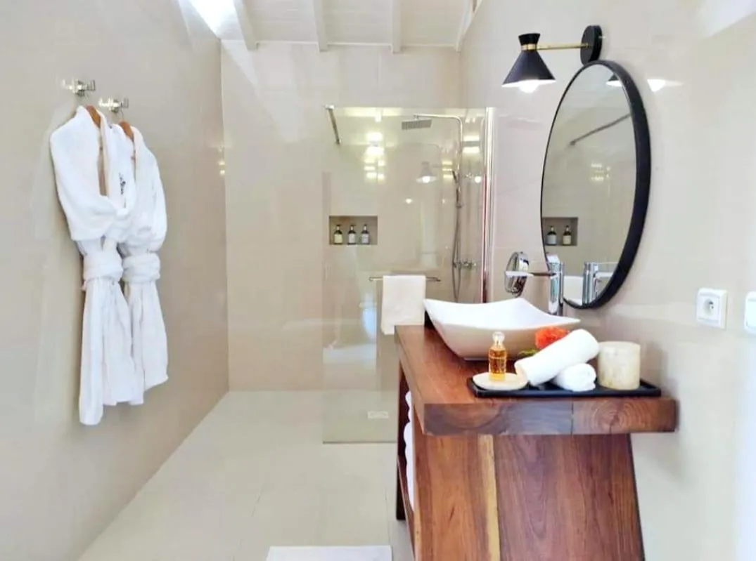 Shower in Andriana Resort & Spa