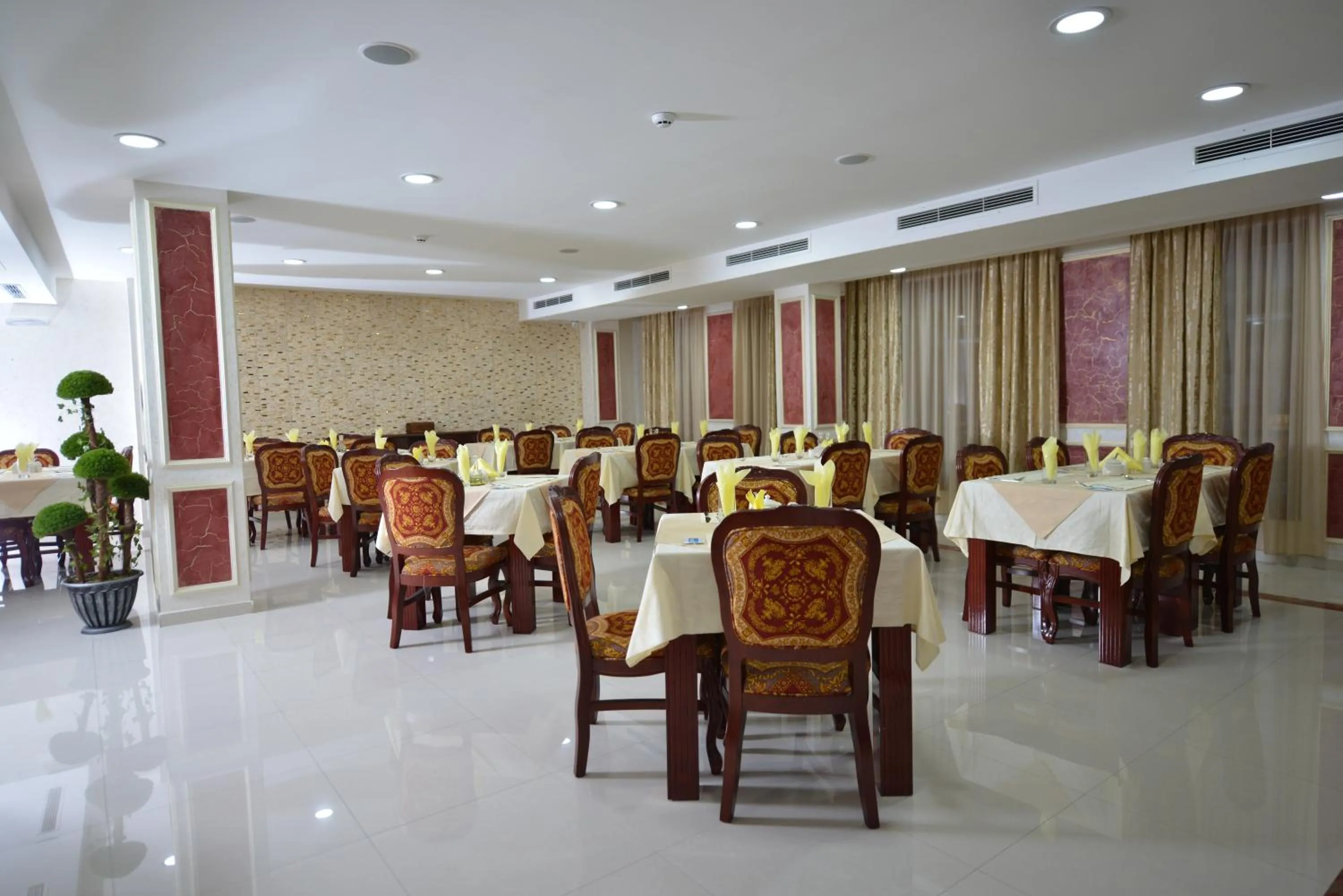 Restaurant/places to eat in Hotel Gold