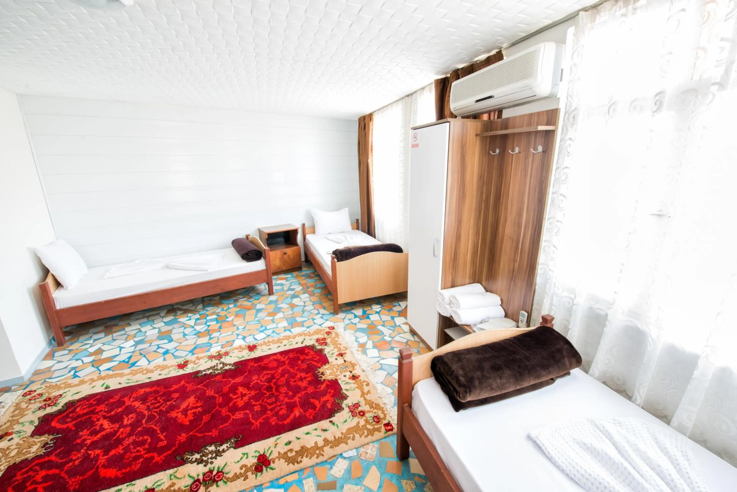 Bed in Yellow Rose Pansiyon