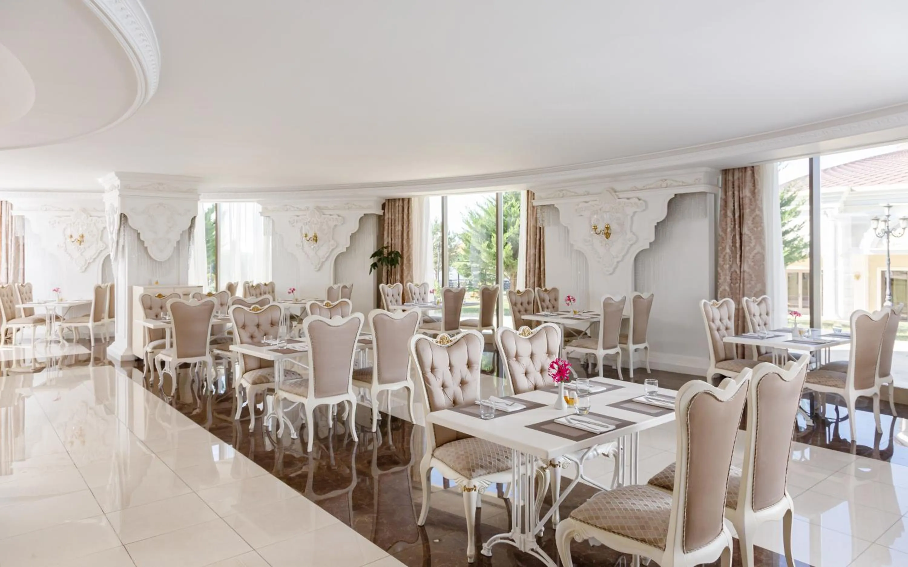 Restaurant/places to eat in Shamakhi Palace Sharadil