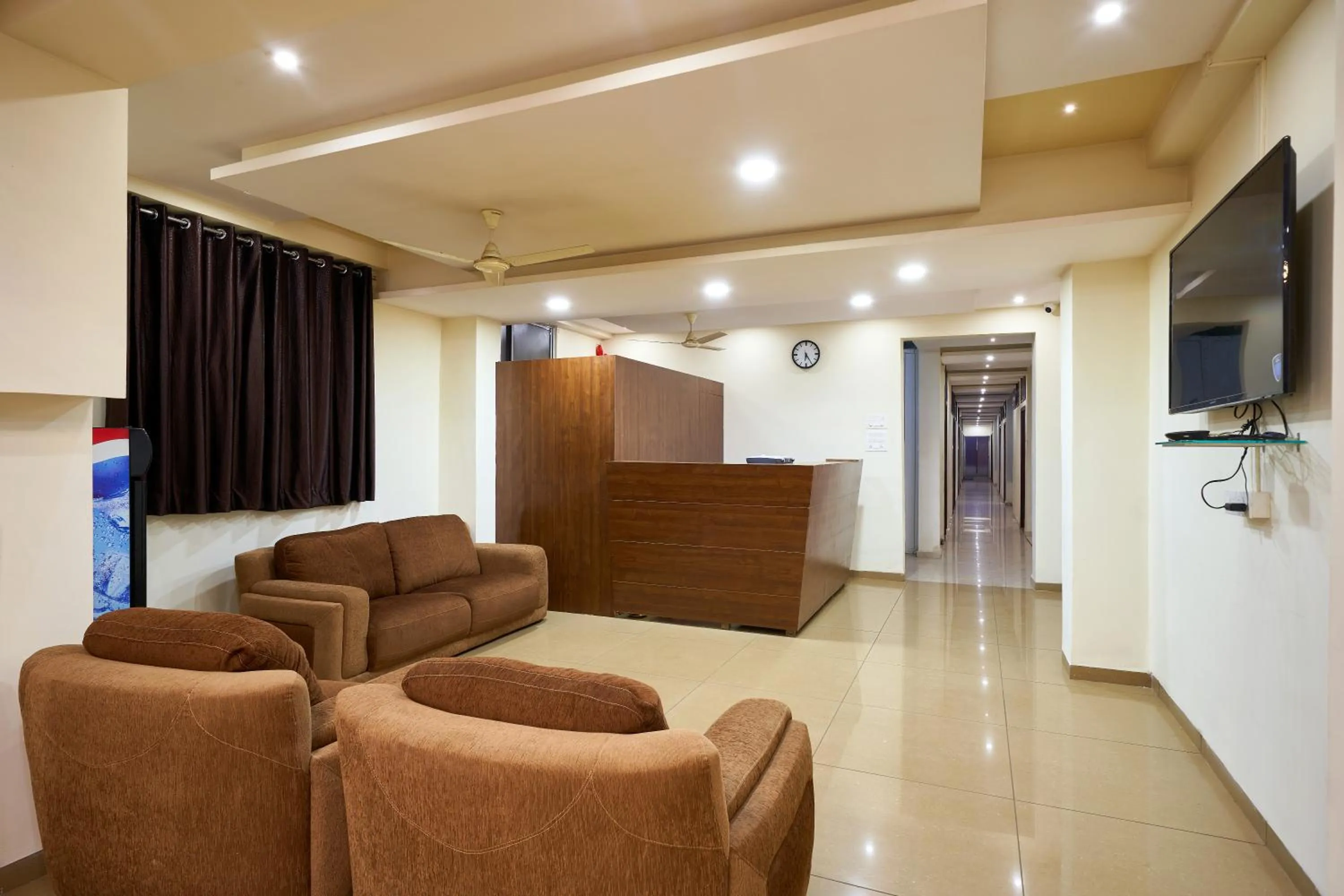 Communal lounge/ TV room in Hotel Ranjan Deluxe