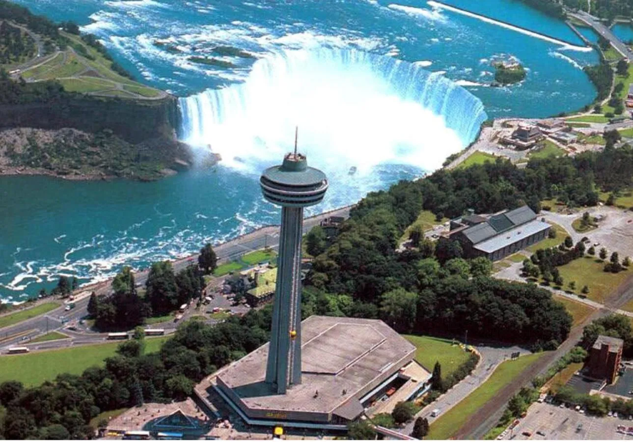 Neighbourhood in Entire Luxury Suite 6Mins To Falls, Free Parking