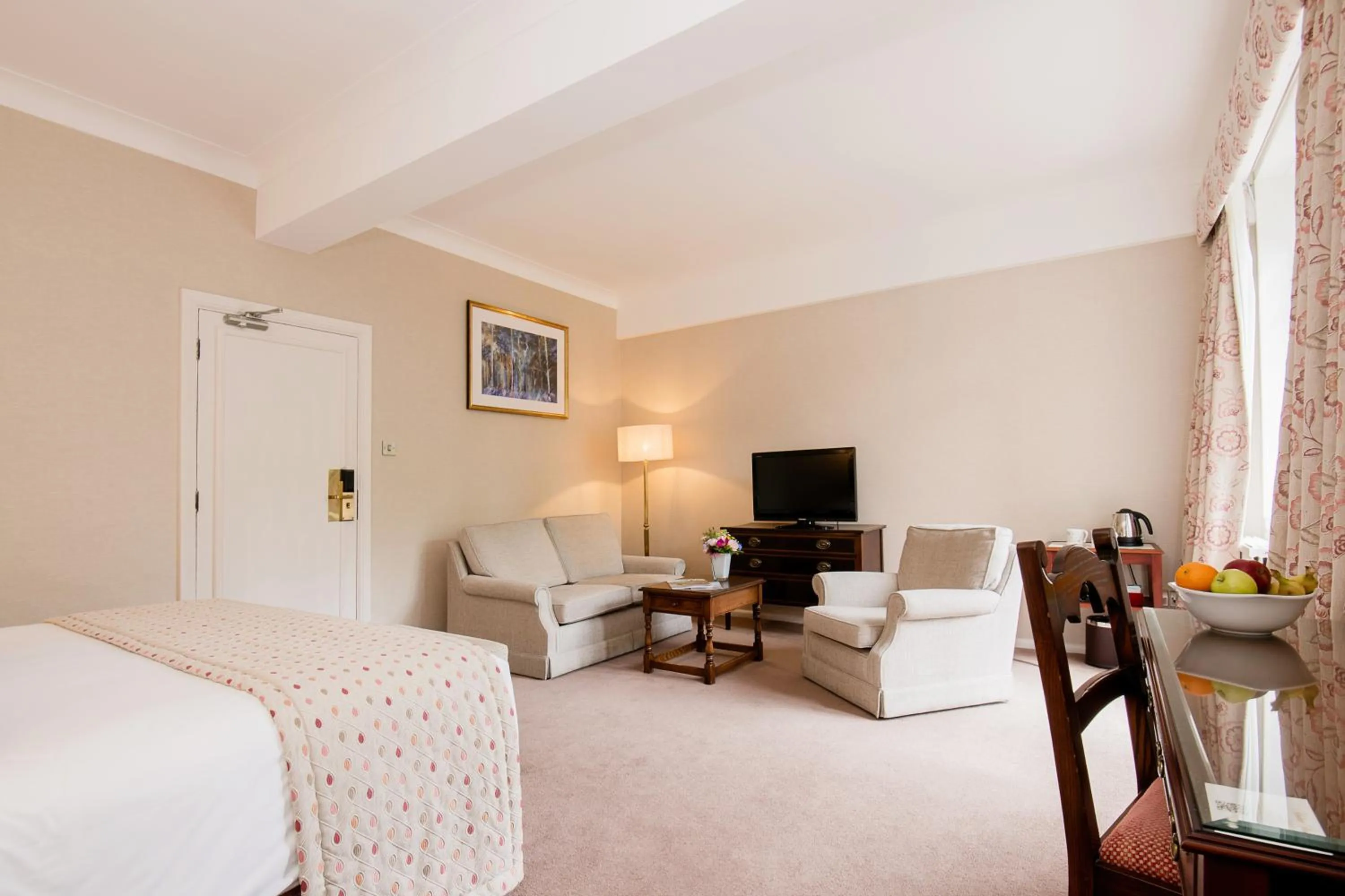 Bedroom, Bed in Ashdown Park Hotel