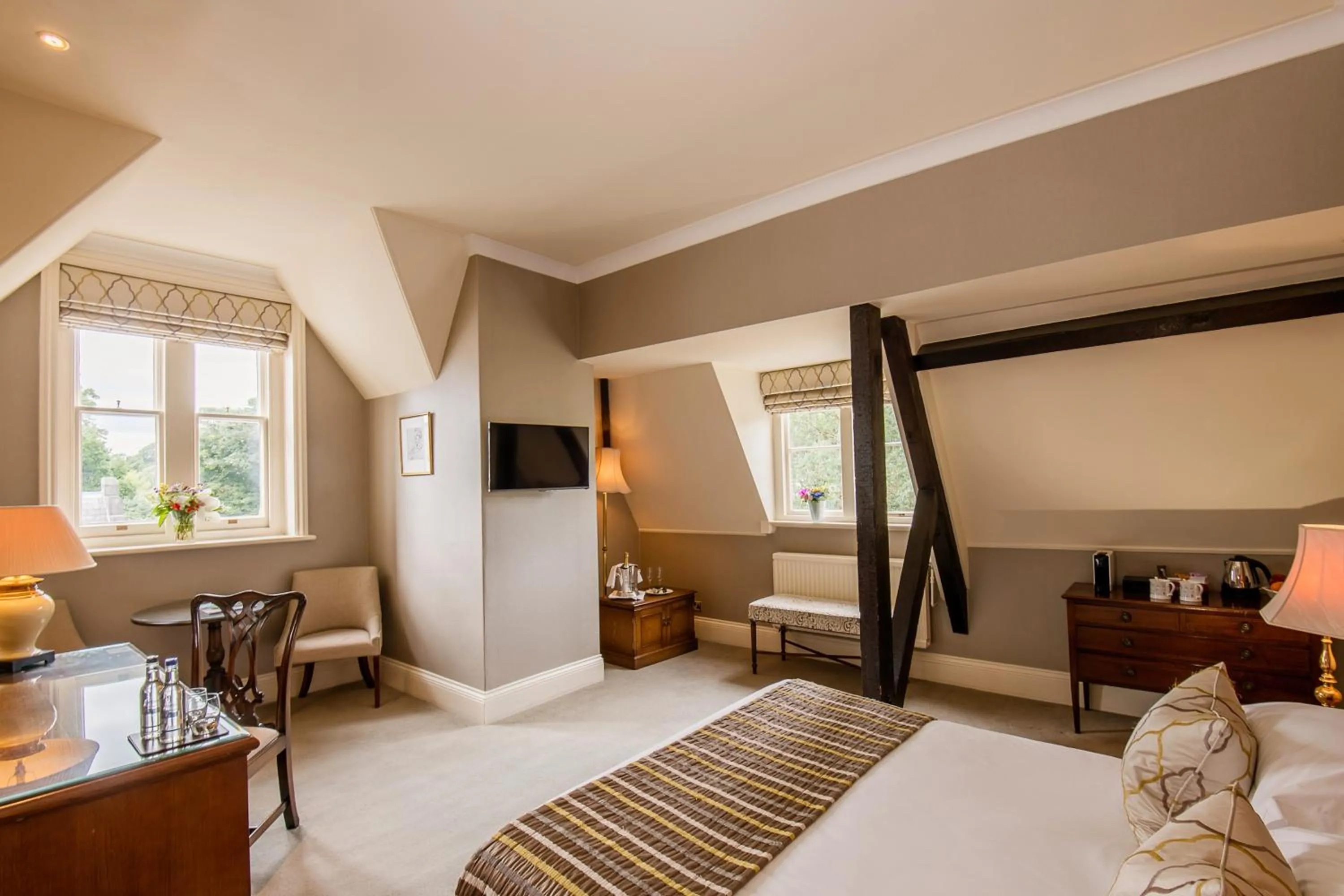 Bedroom, Bed in Ashdown Park Hotel