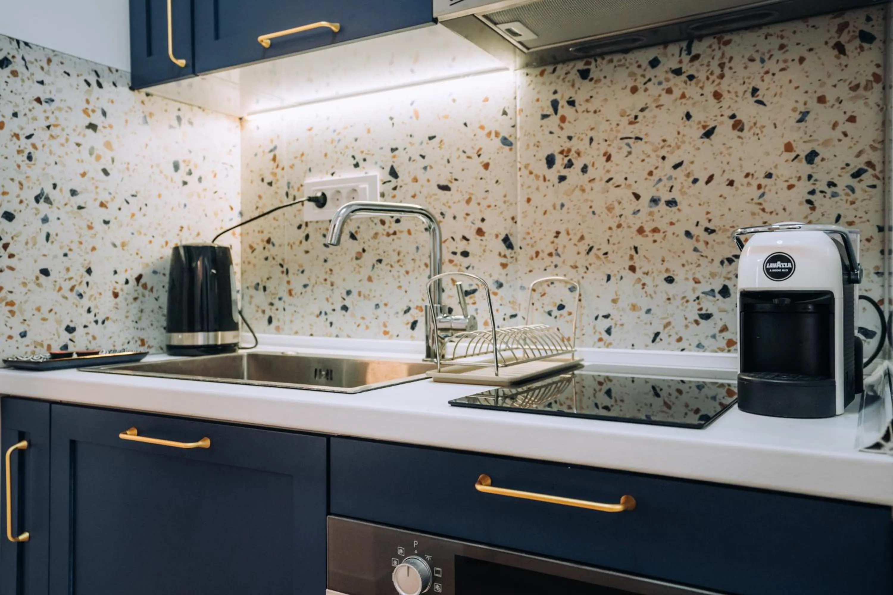 Coffee/tea facilities in Villa Pupin SARAISTE