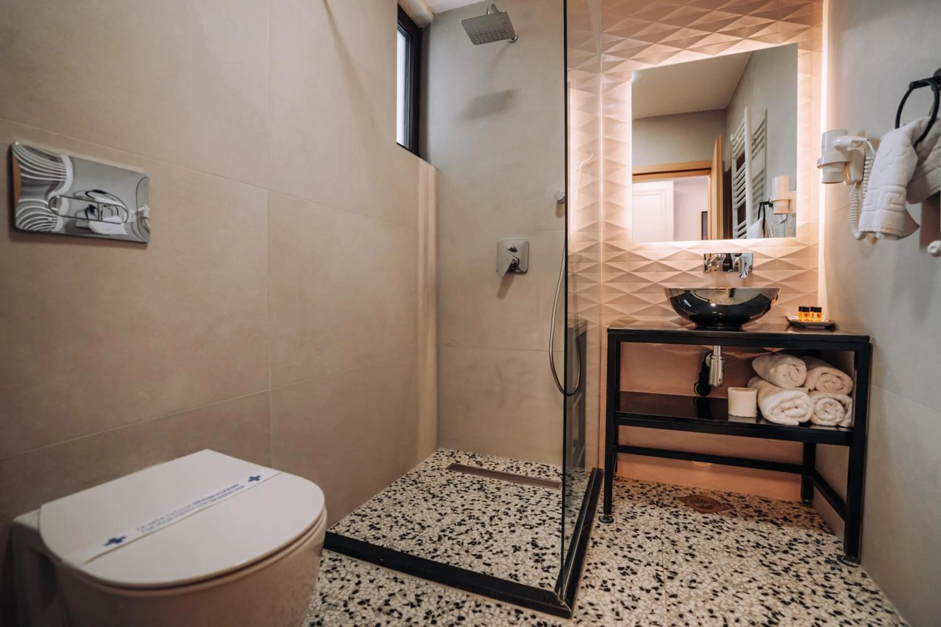 Shower in Villa Pupin SARAISTE