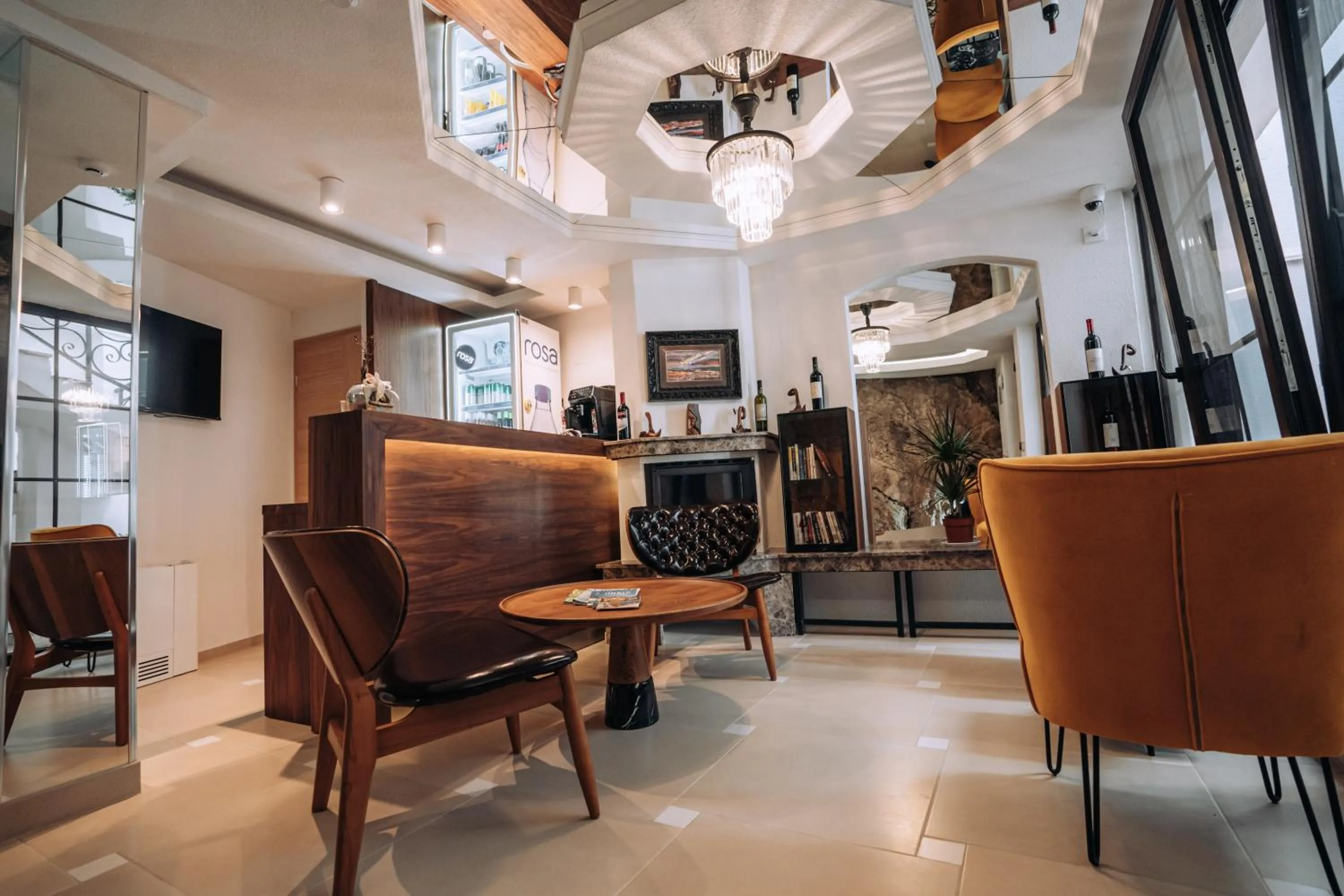 Communal lounge/ TV room in Villa Pupin SARAISTE