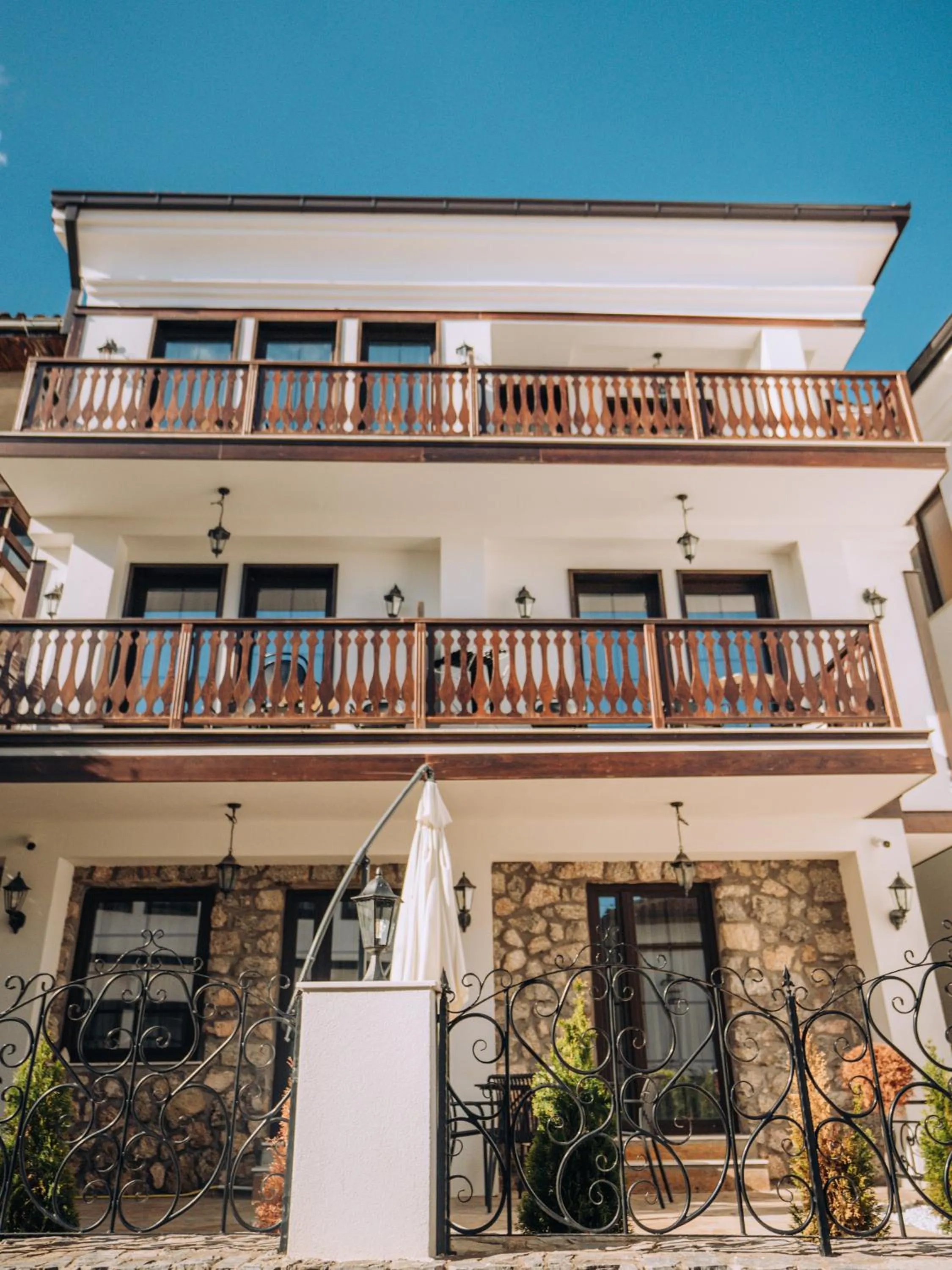 Property building in Villa Pupin SARAISTE