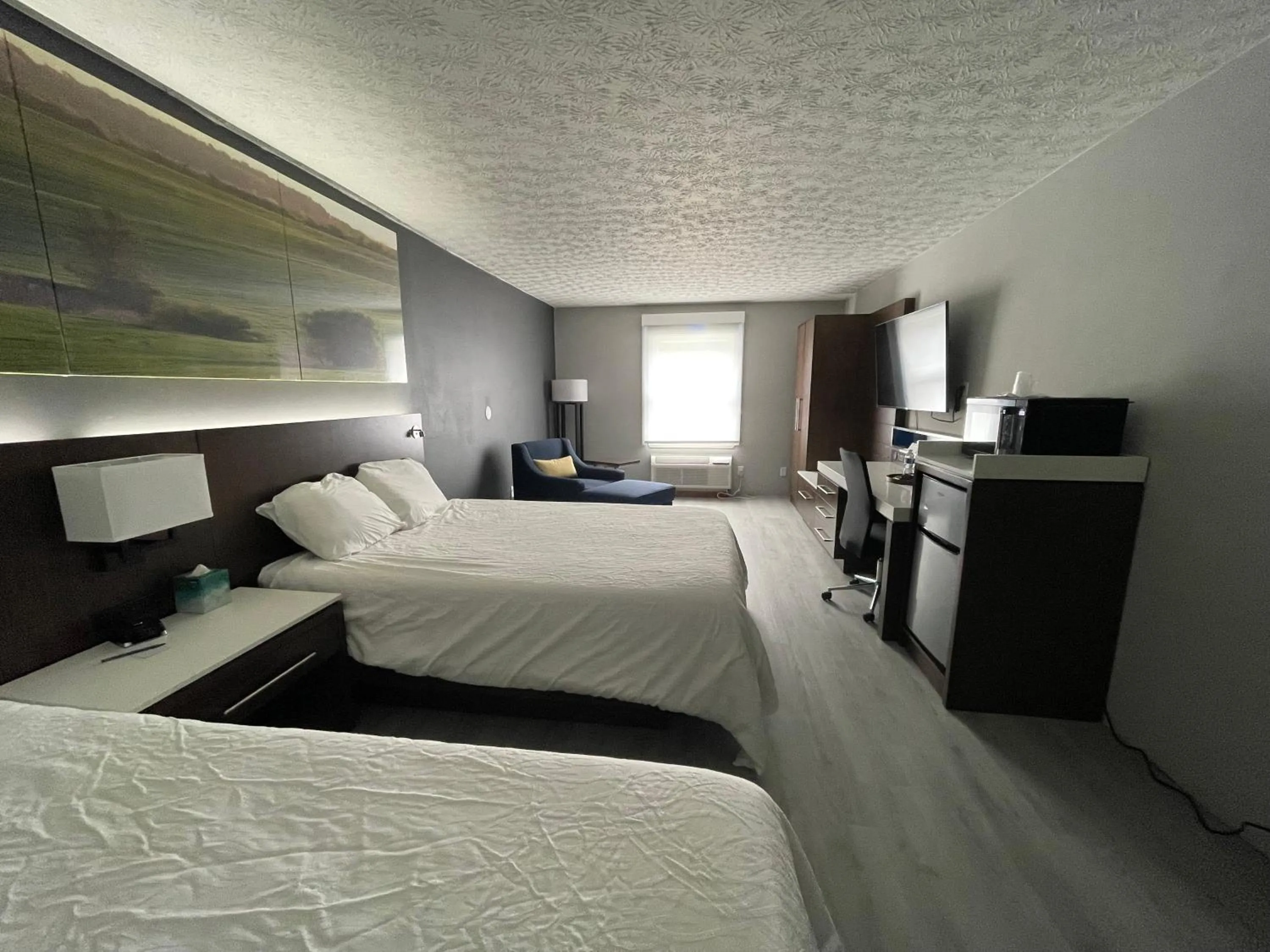 Bedroom, Bed in Luxor Inn & Suites, a Travelodge by Wyndham