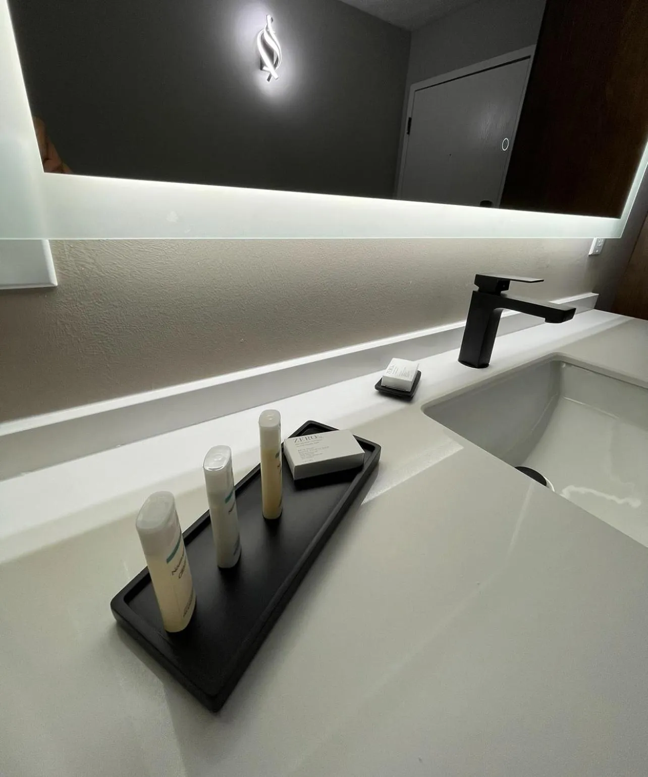 Luxor Inn & Suites, a Travelodge by Wyndham