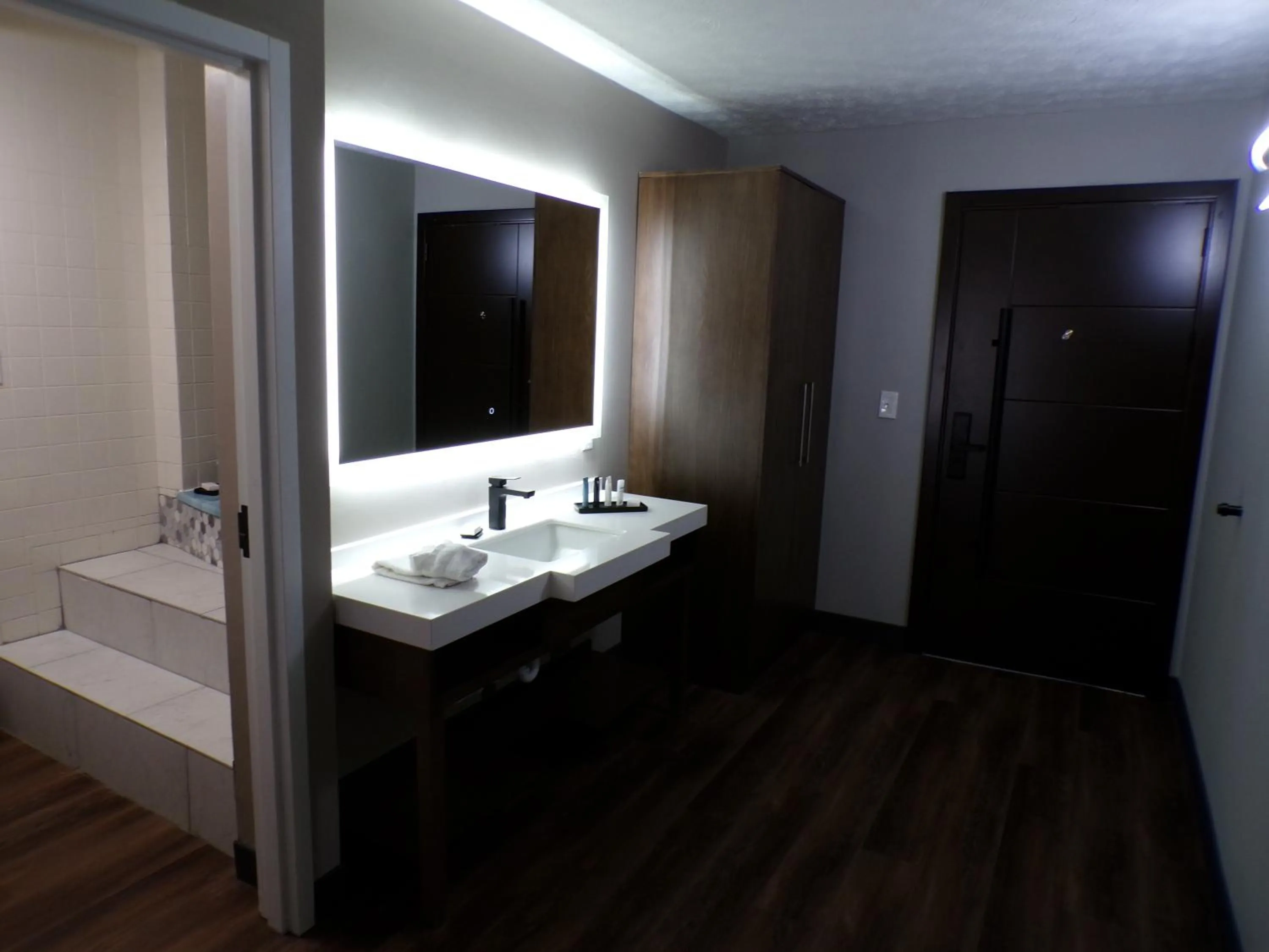 Luxor Inn & Suites, a Travelodge by Wyndham