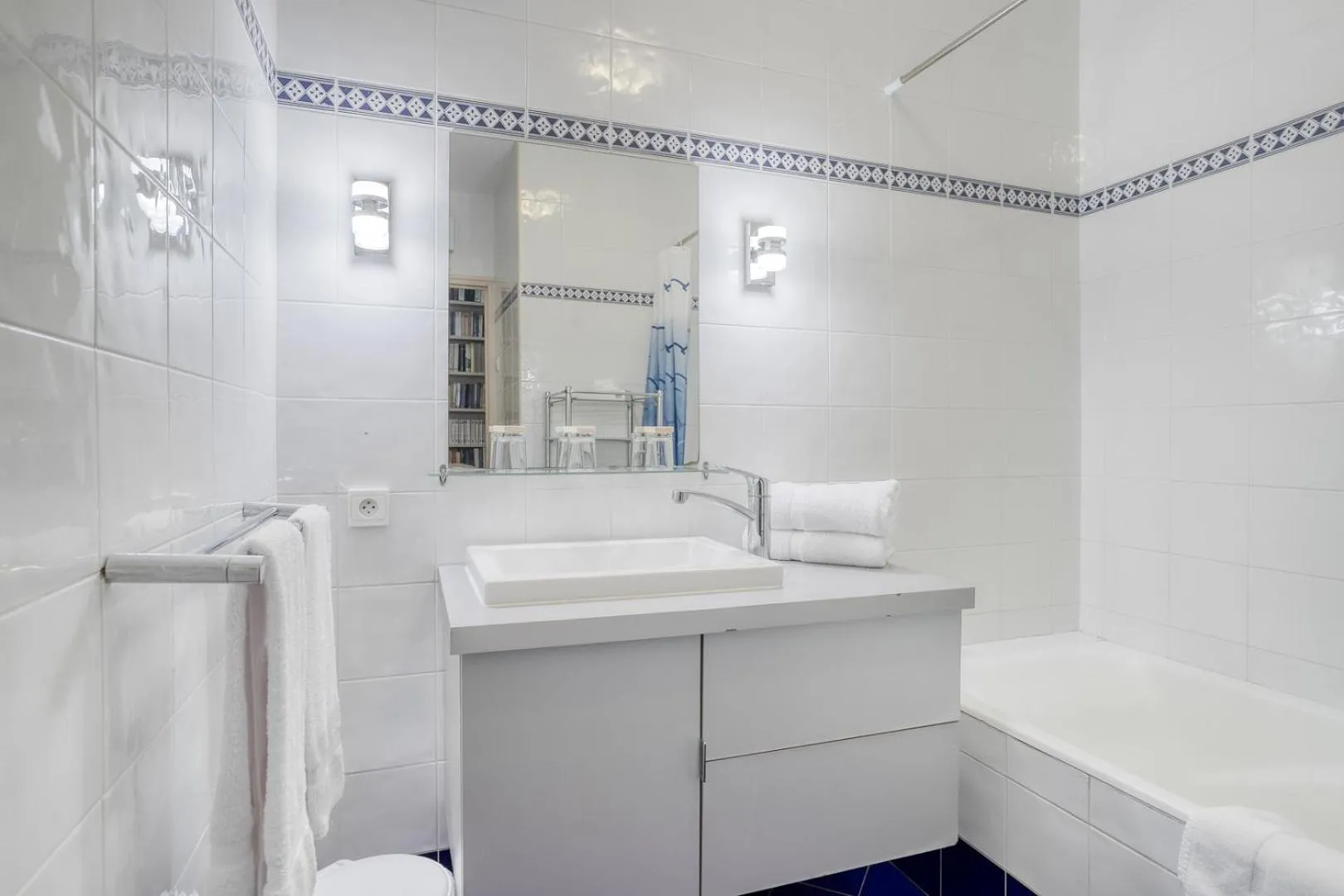 Bathroom in Roc Hotel